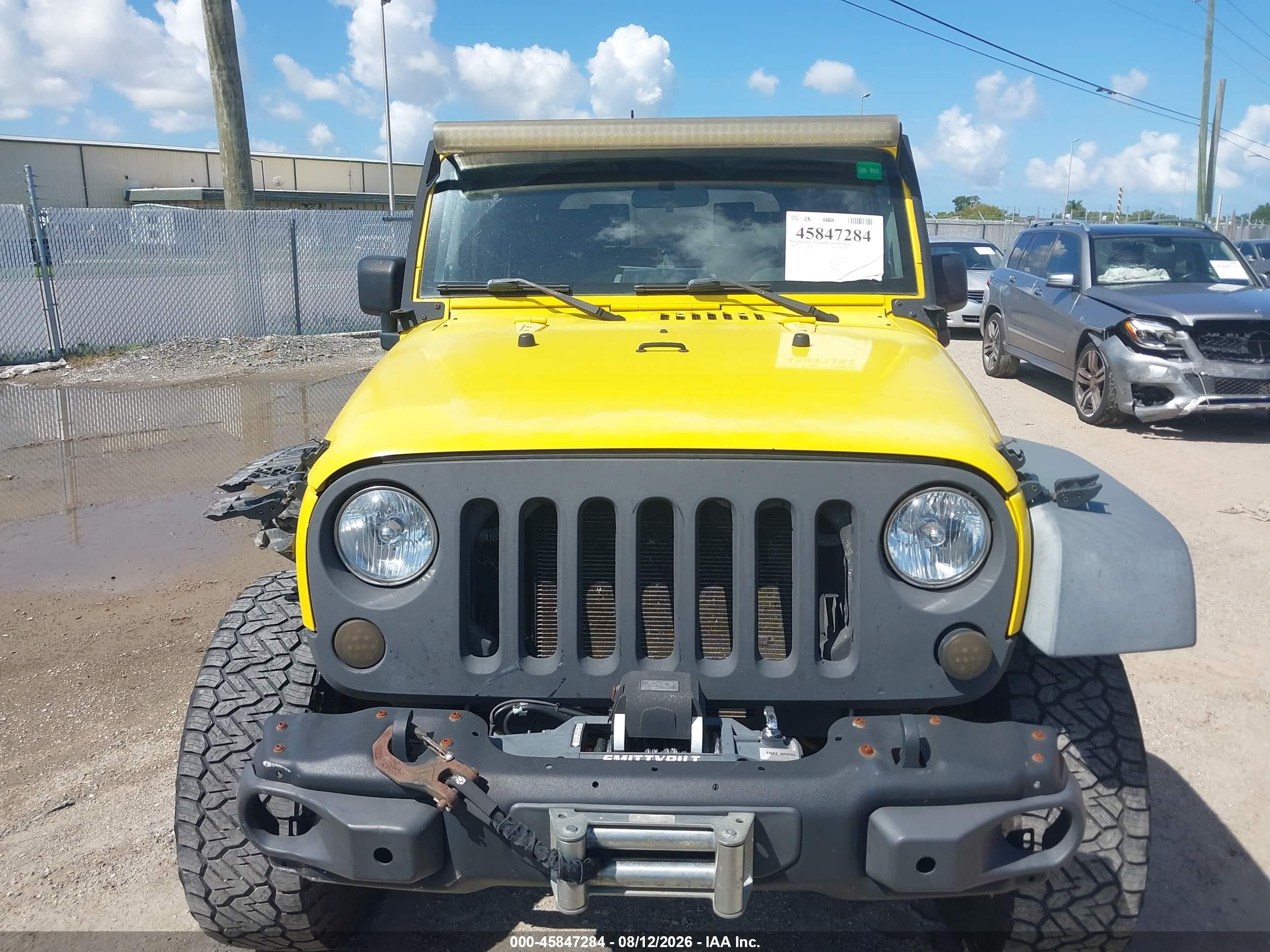 2008 Jeep Wrangler X Yellow vin: 1J4FA24138L579429