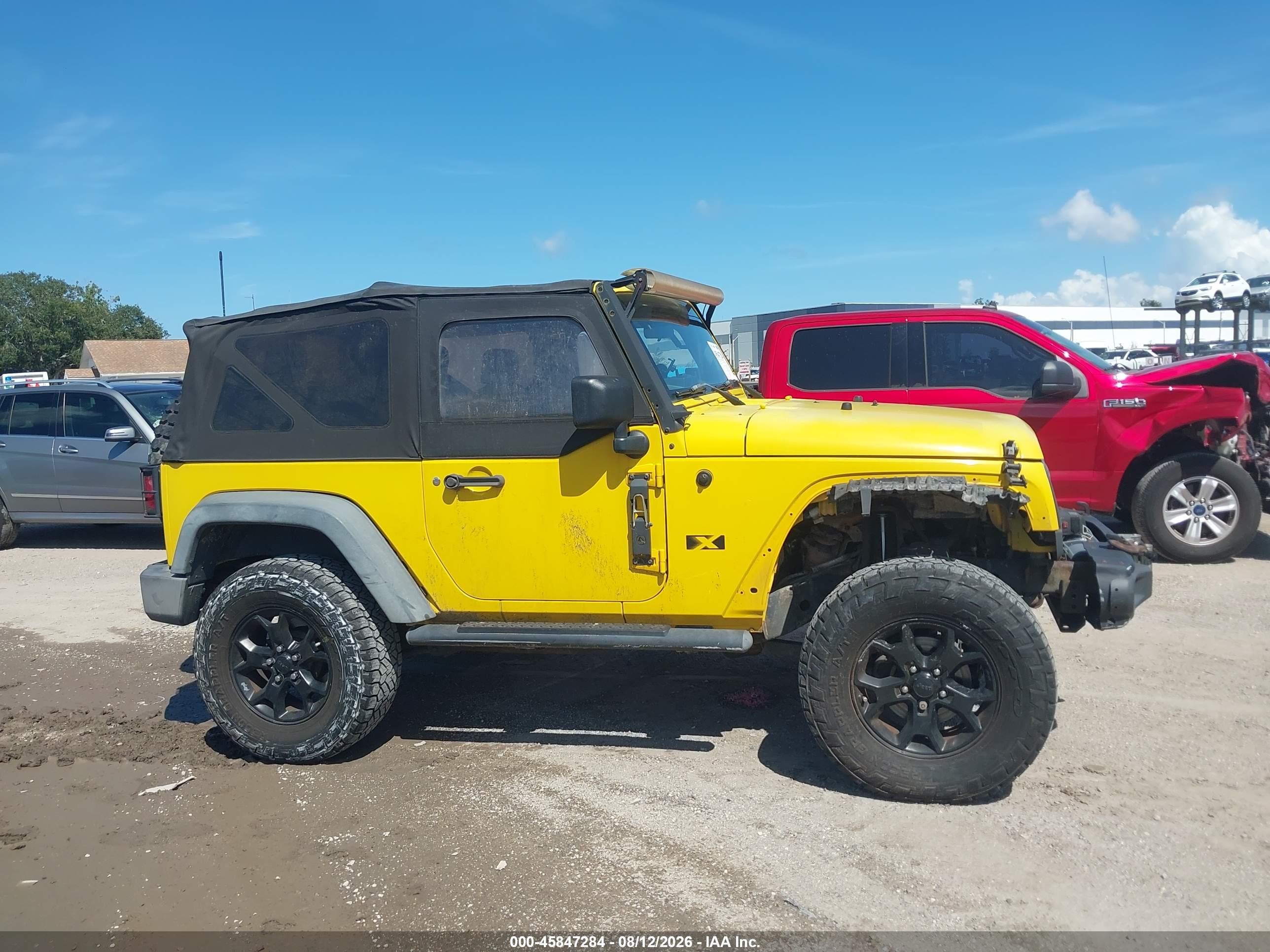 2008 Jeep Wrangler X Yellow vin: 1J4FA24138L579429