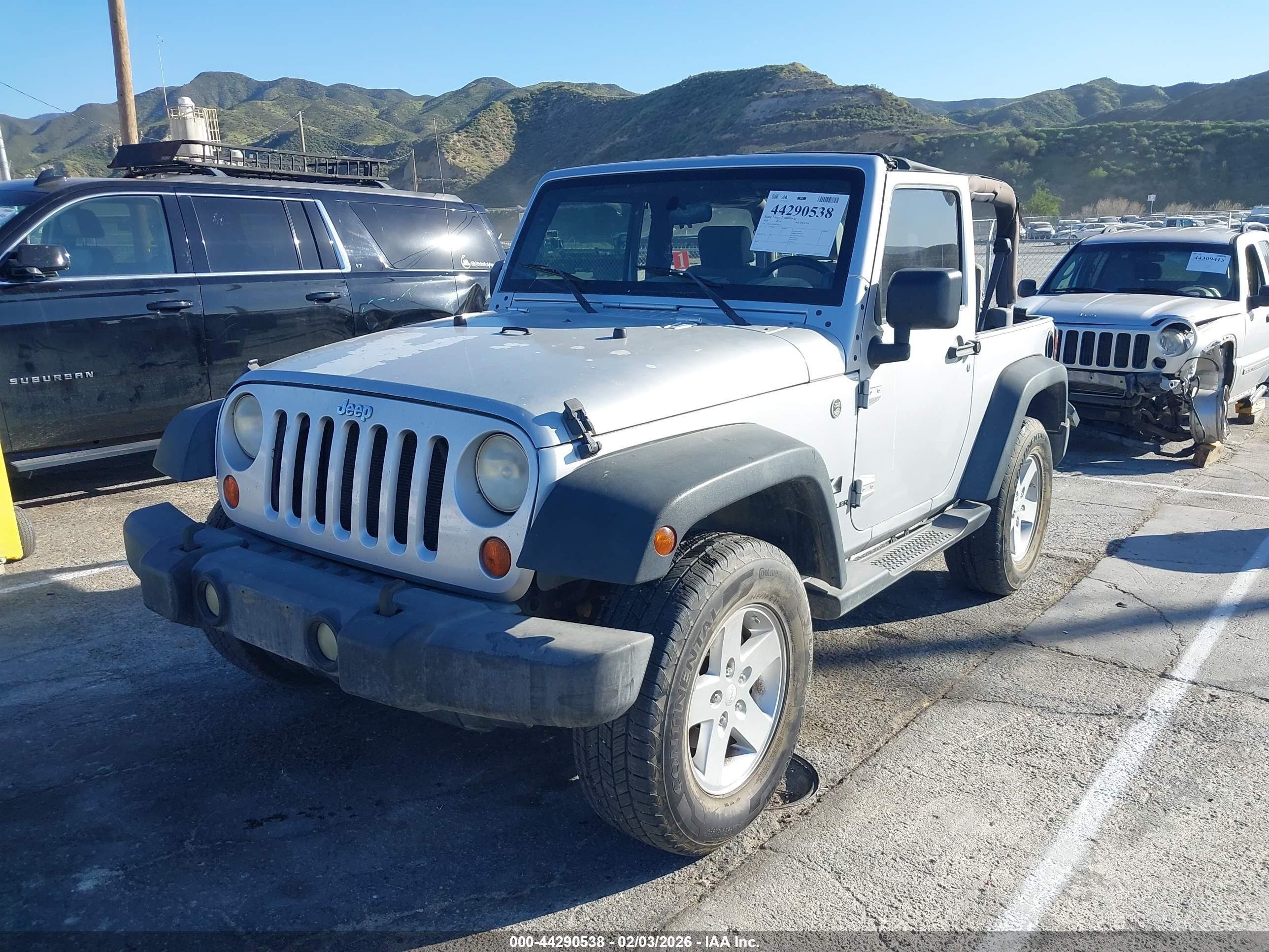 2008 Jeep Wrangler X Серебряный vin: 1J4FA24138L595632