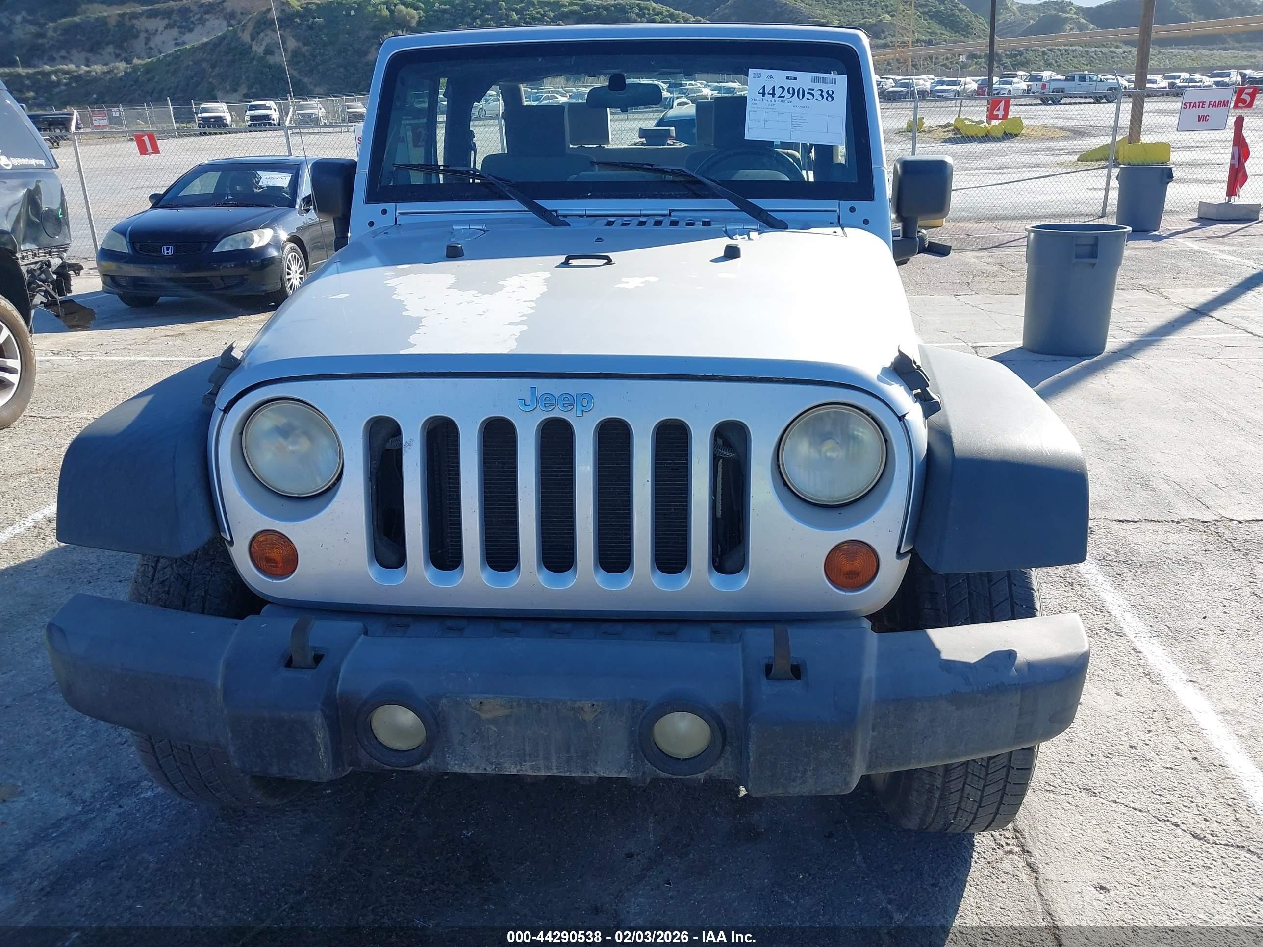 2008 Jeep Wrangler X Серебряный vin: 1J4FA24138L595632