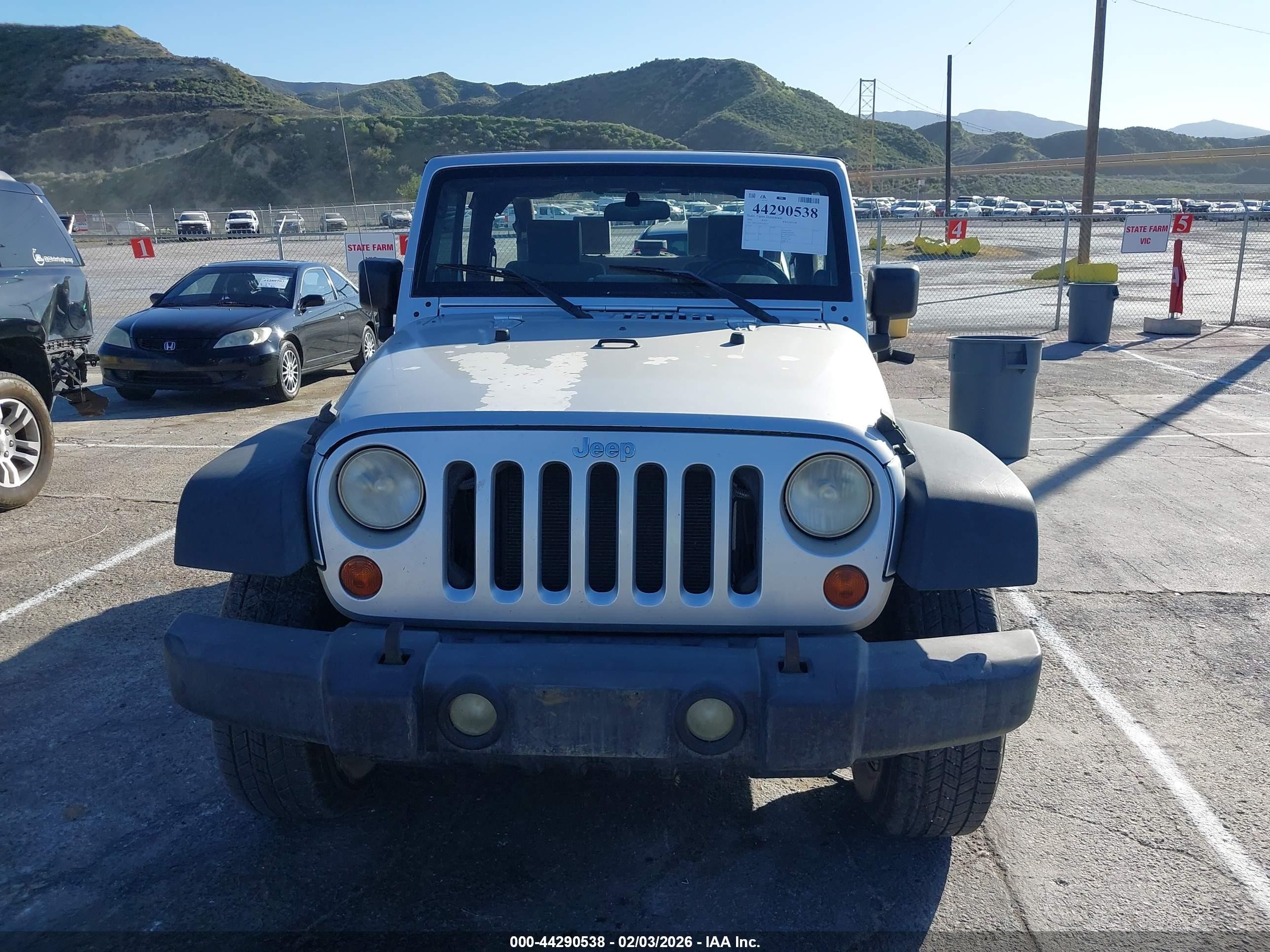2008 Jeep Wrangler X Серебряный vin: 1J4FA24138L595632