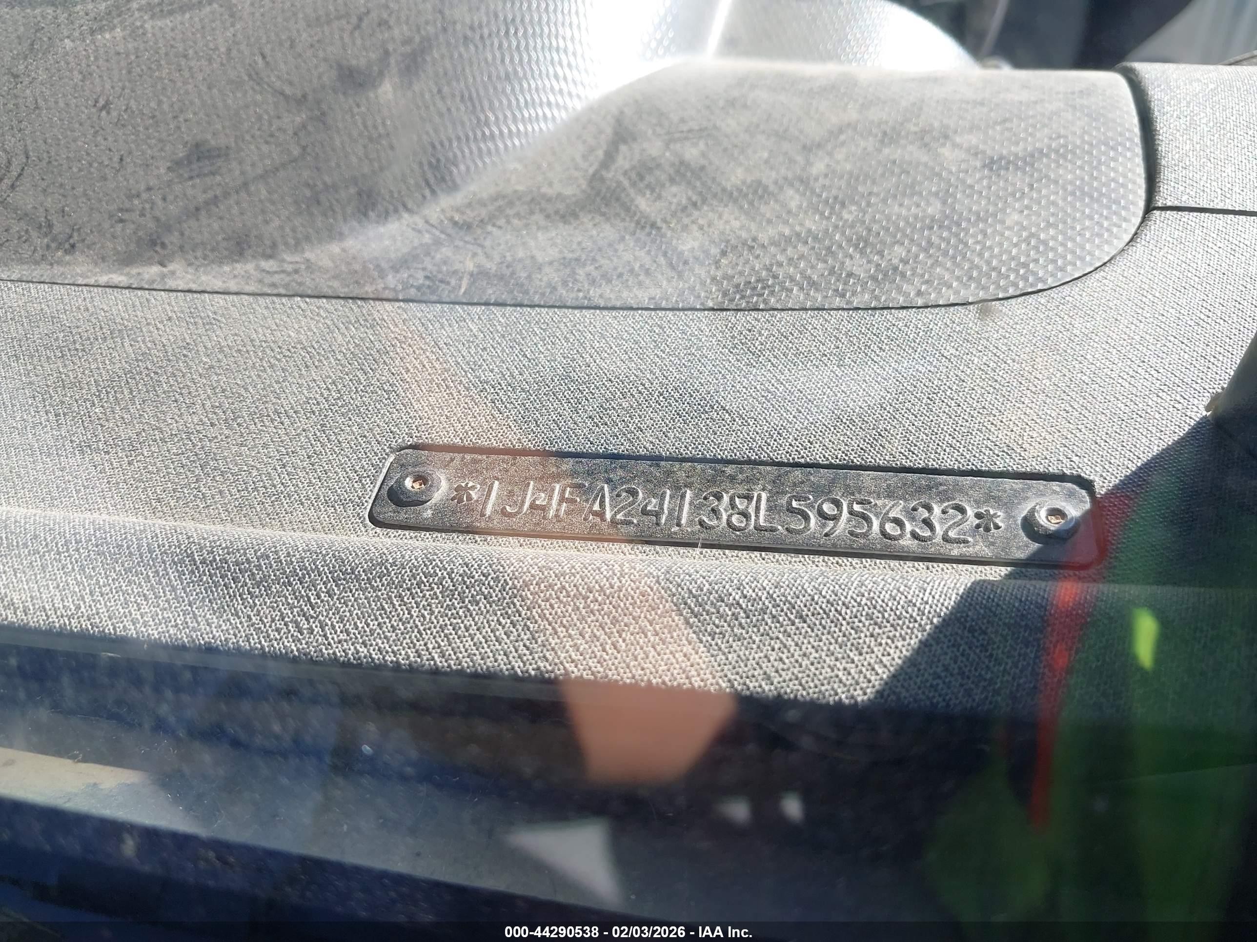 2008 Jeep Wrangler X Серебряный vin: 1J4FA24138L595632