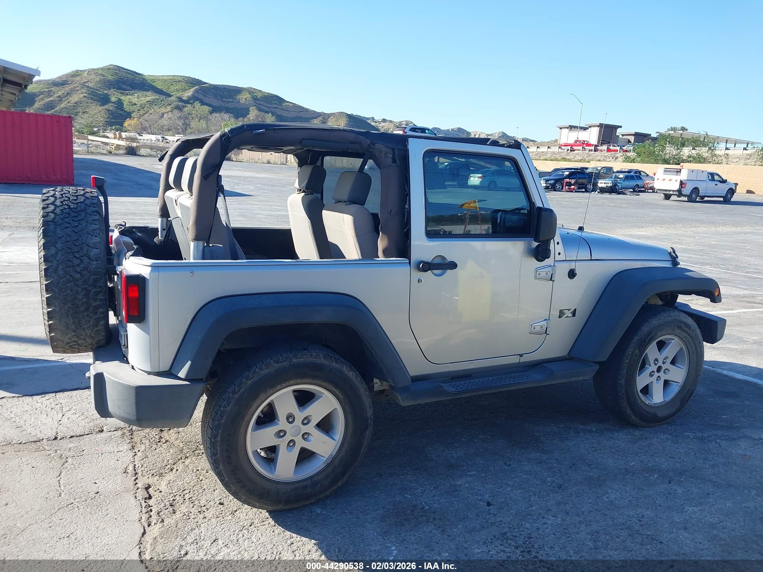 2008 Jeep Wrangler X Серебряный vin: 1J4FA24138L595632