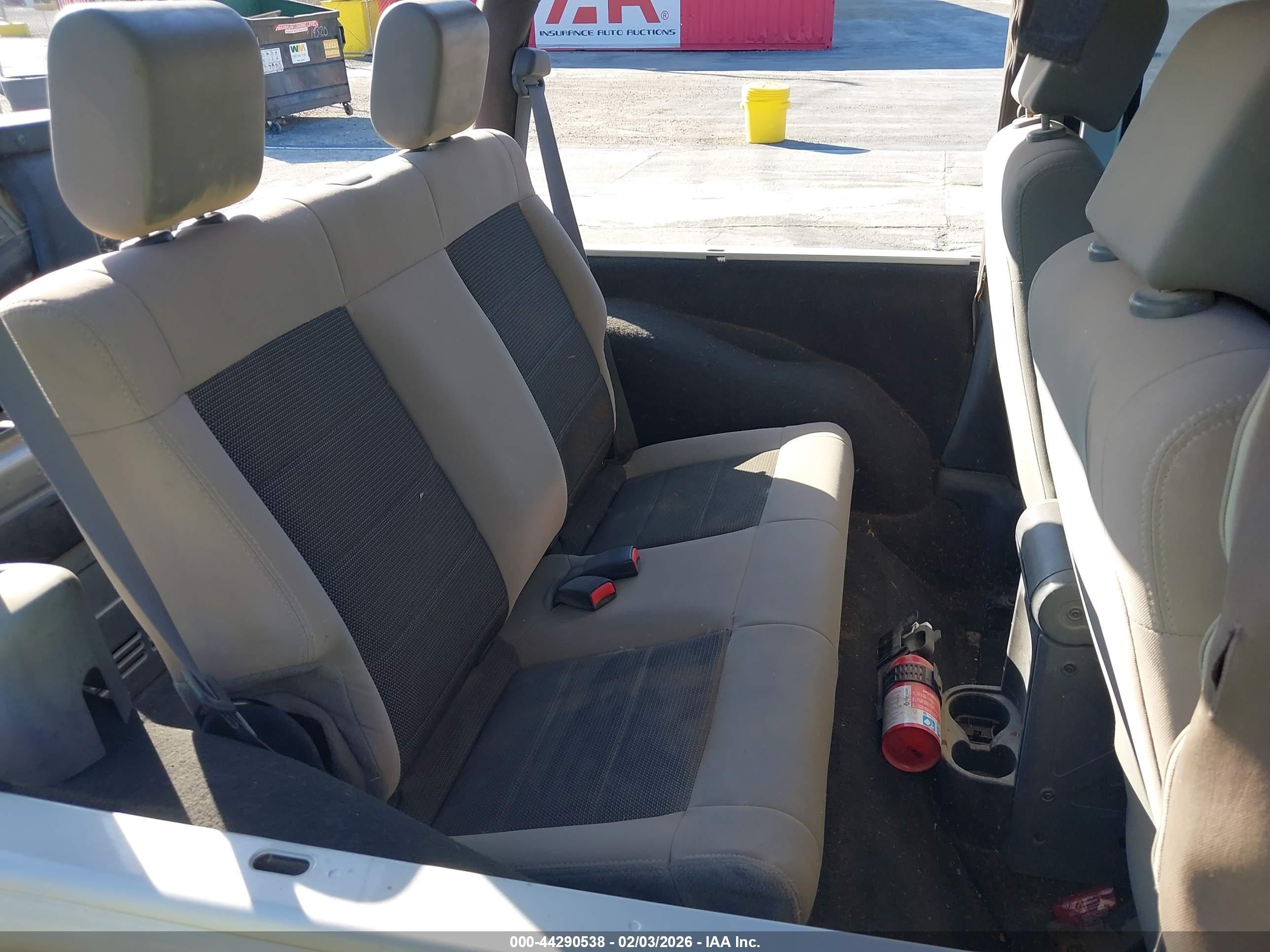 2008 Jeep Wrangler X Серебряный vin: 1J4FA24138L595632
