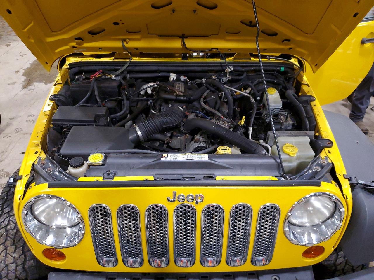 2008 Jeep Wrangler X Yellow vin: 1J4FA24158L502948
