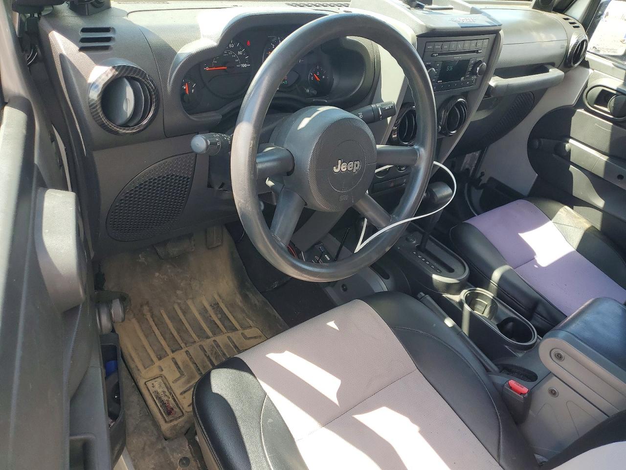 2008 Jeep Wrangler X Silver vin: 1J4FA24158L550403