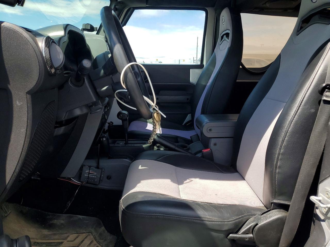 2008 Jeep Wrangler X Silver vin: 1J4FA24158L550403