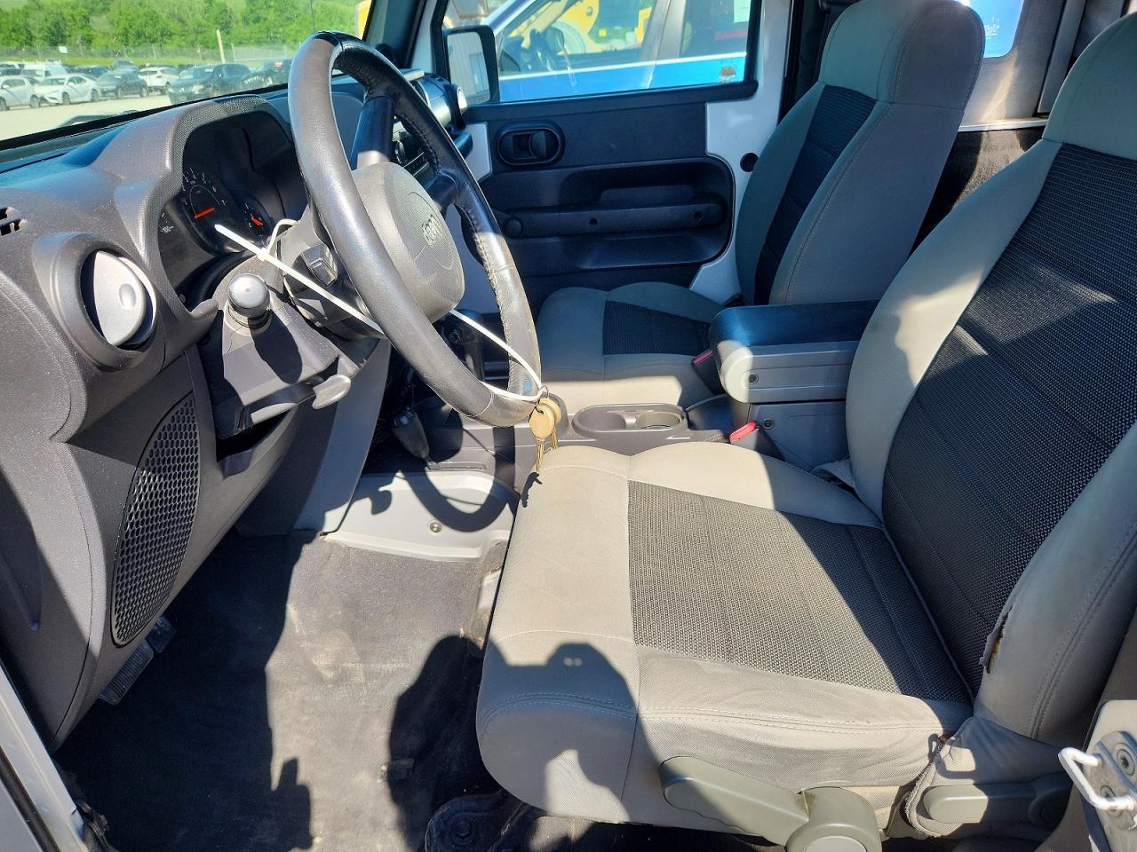 2009 Jeep Wrangler X Silver vin: 1J4FA24159L718087