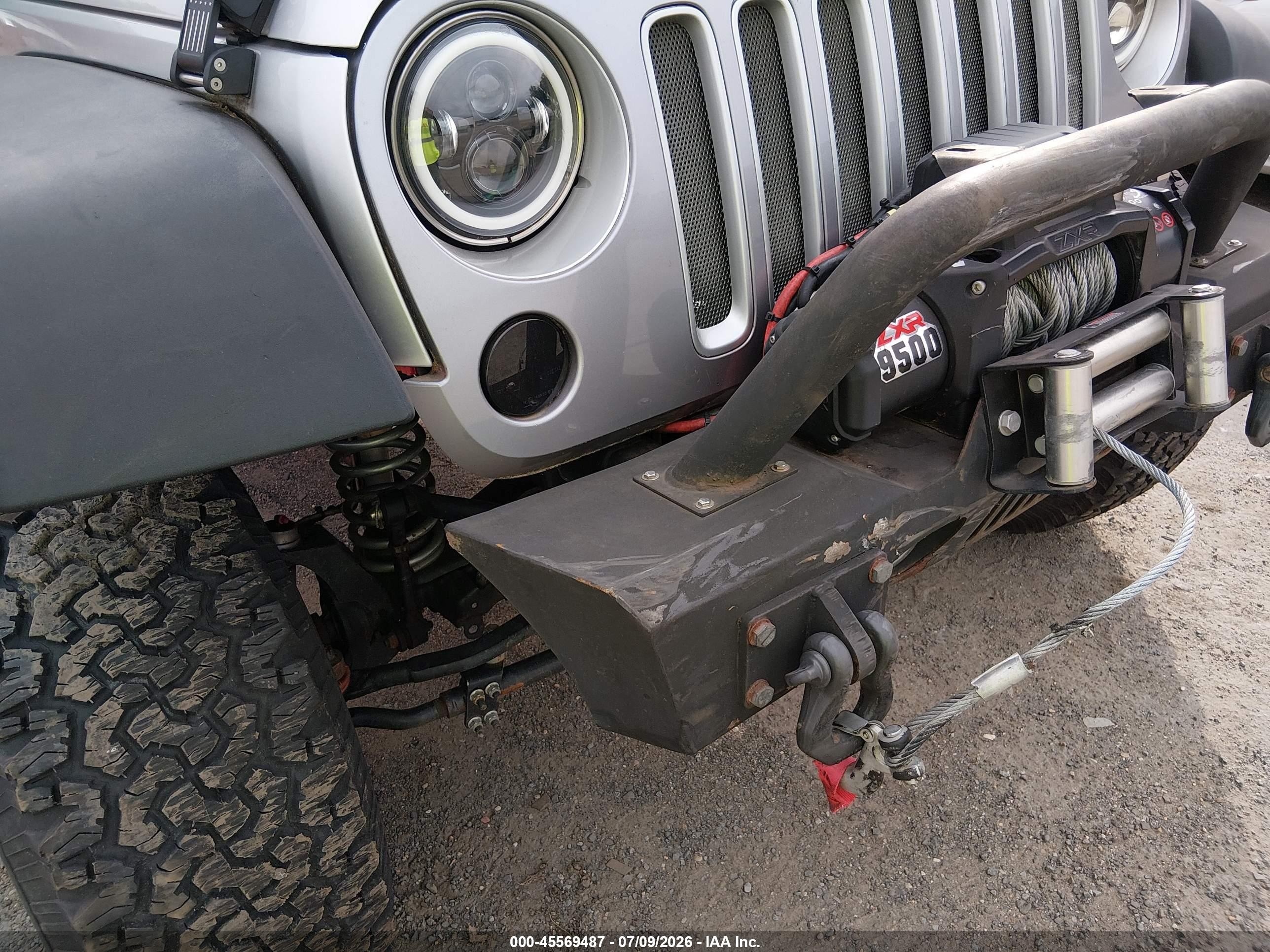 2008 Jeep Wrangler X Серебряный vin: 1J4FA24178L516026