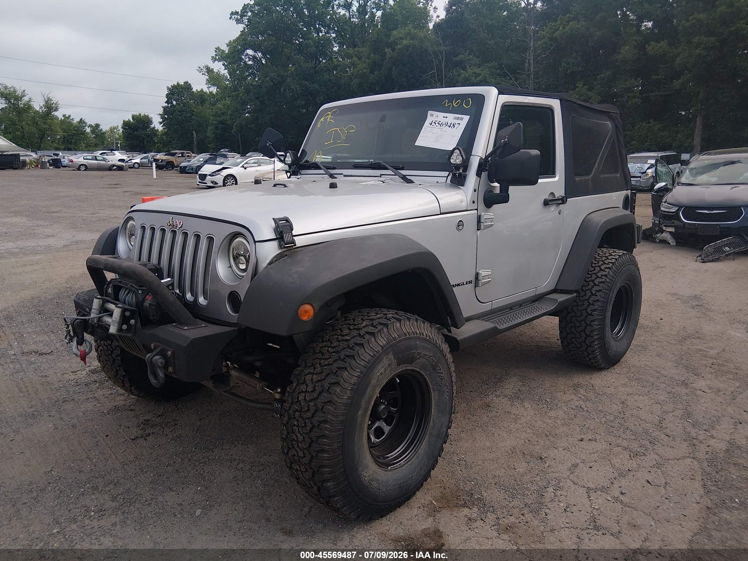 2008 Jeep Wrangler X Серебряный vin: 1J4FA24178L516026