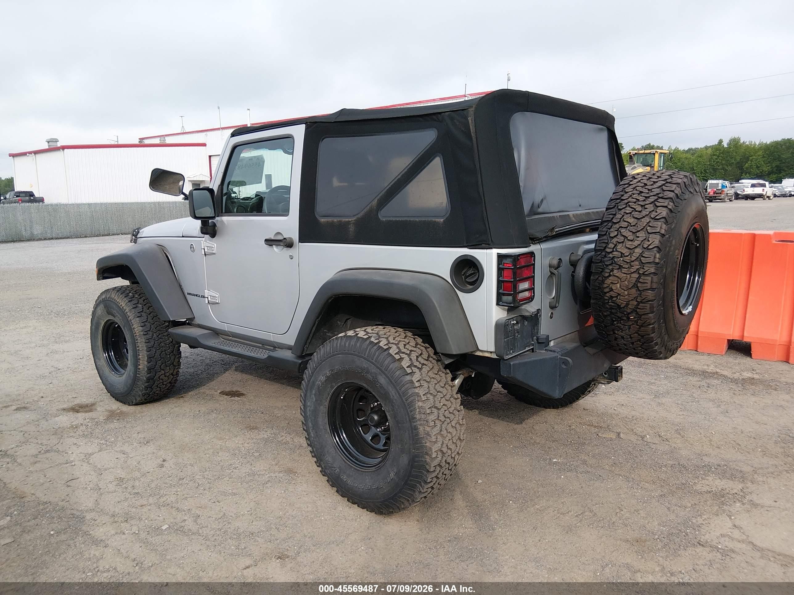 2008 Jeep Wrangler X Серебряный vin: 1J4FA24178L516026