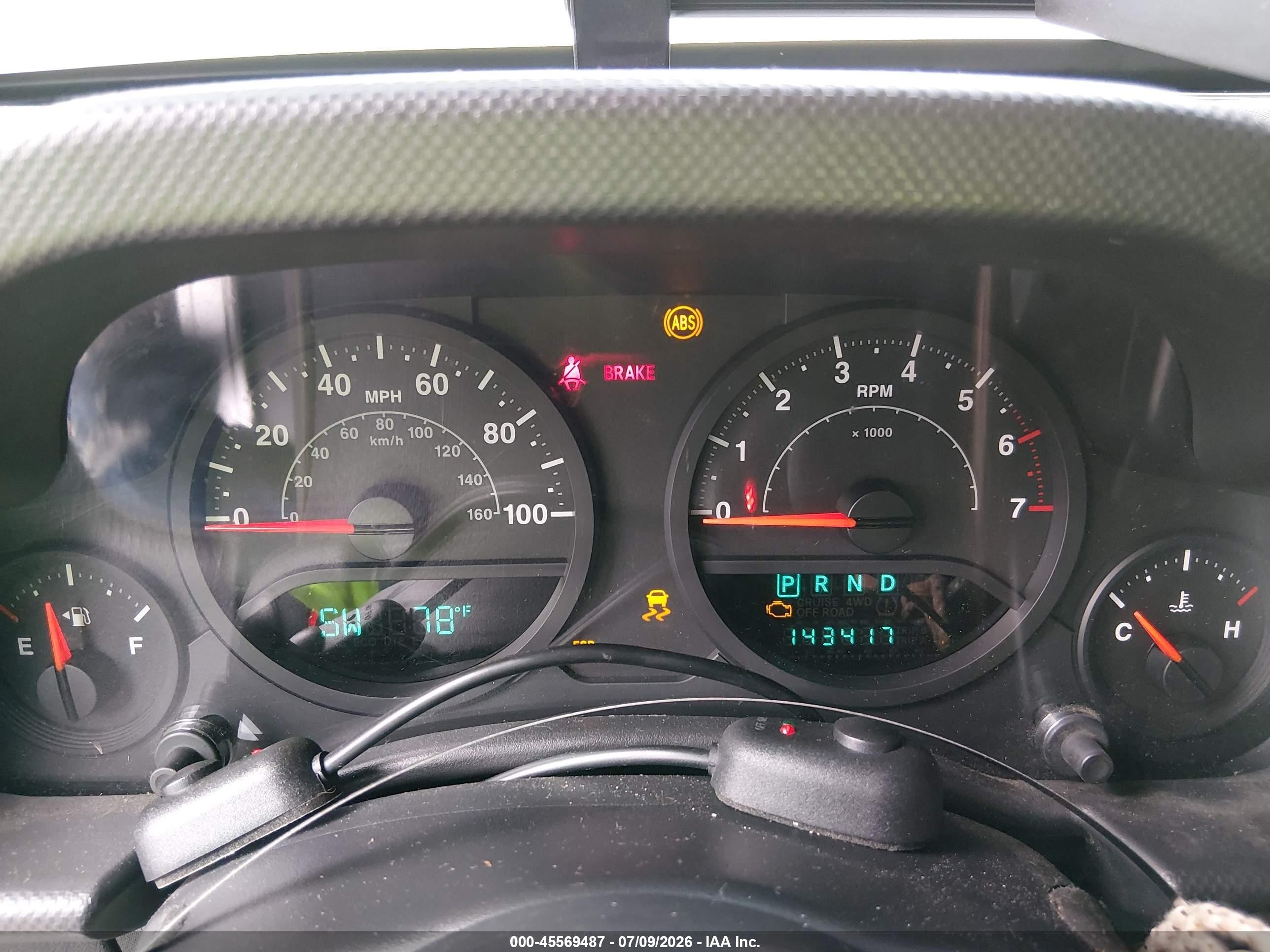 2008 Jeep Wrangler X Серебряный vin: 1J4FA24178L516026