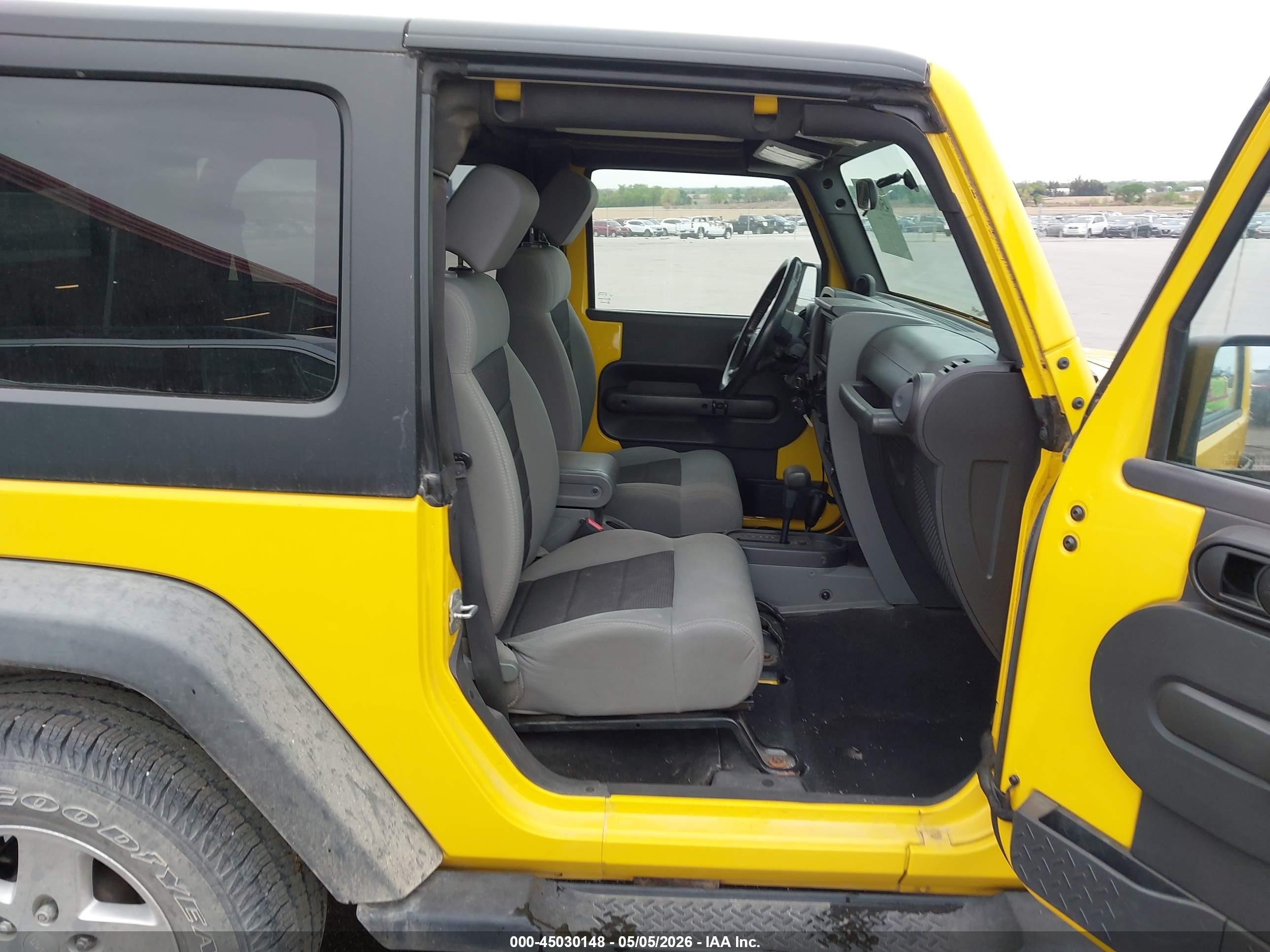 2008 Jeep Wrangler X Yellow vin: 1J4FA24178L633458