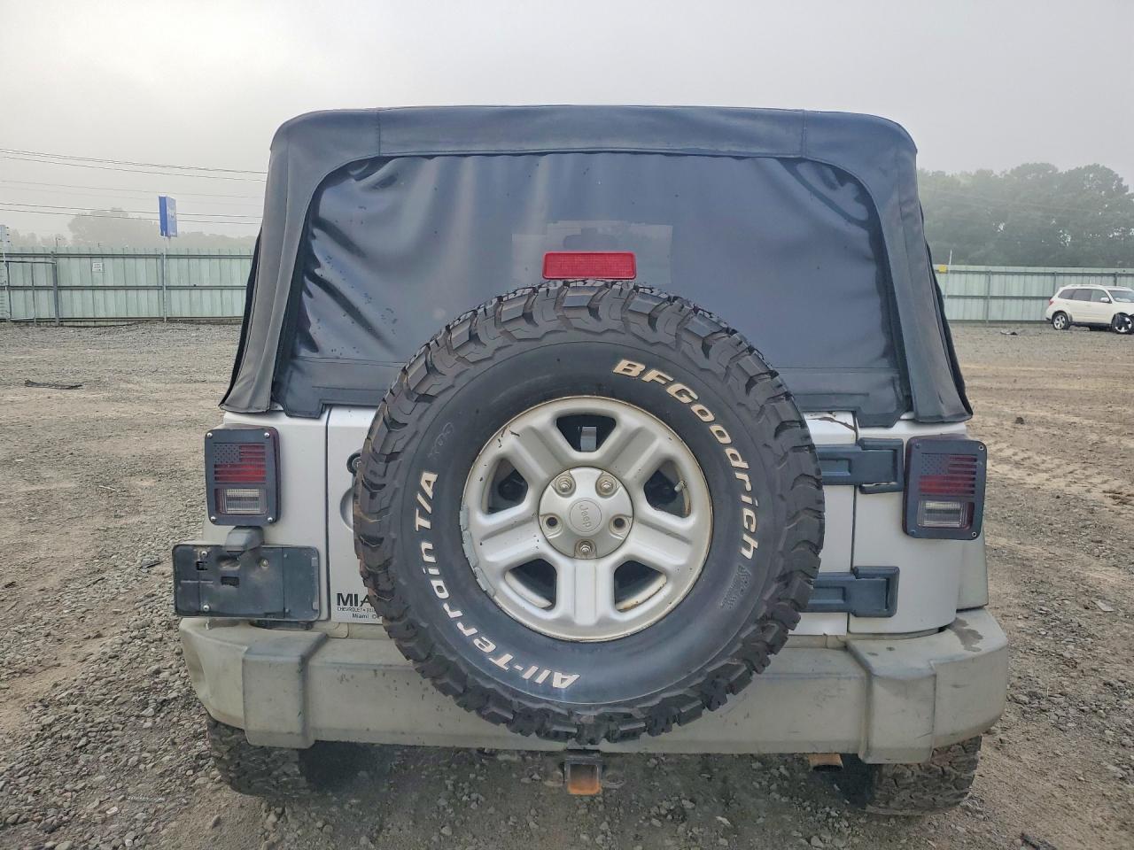 2009 Jeep Wrangler X Silver vin: 1J4FA24179L744691