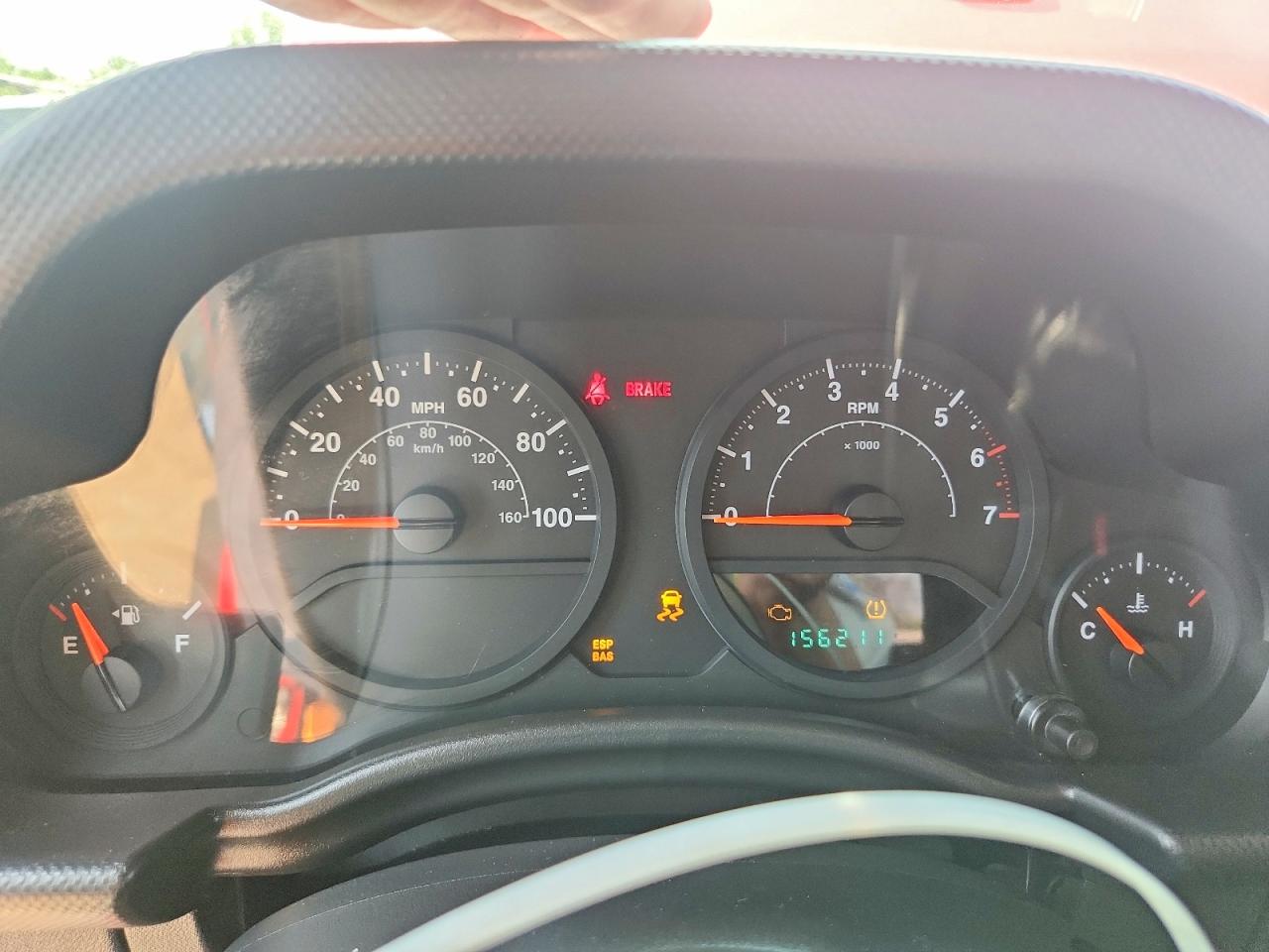 2008 Jeep Wrangler X Red vin: 1J4FA24188L635056