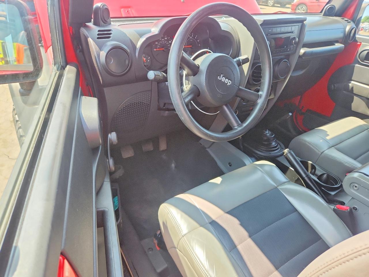 2008 Jeep Wrangler X Red vin: 1J4FA24188L635056