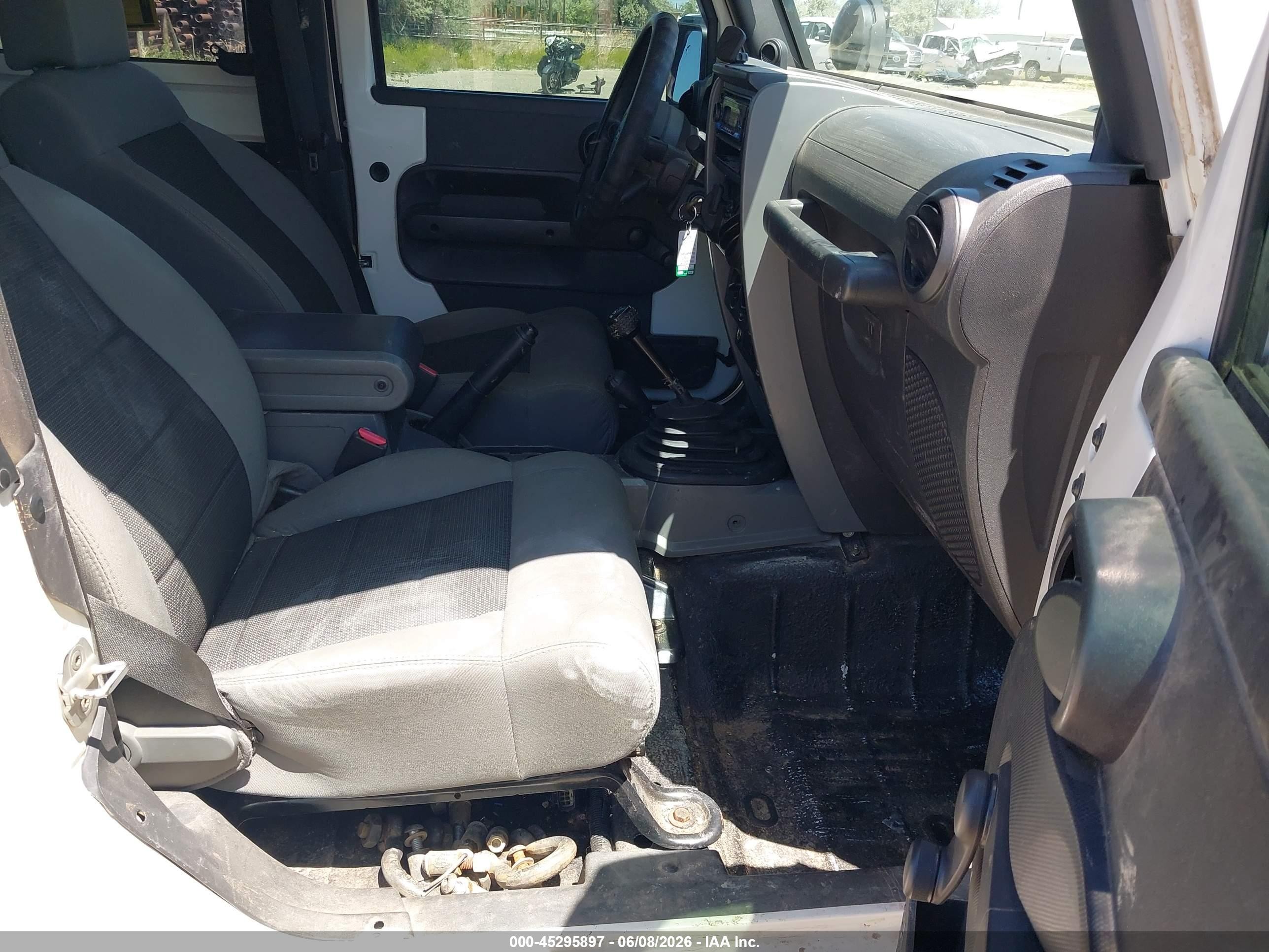 2007 Jeep Wrangler X Белый vin: 1J4FA24197L217460