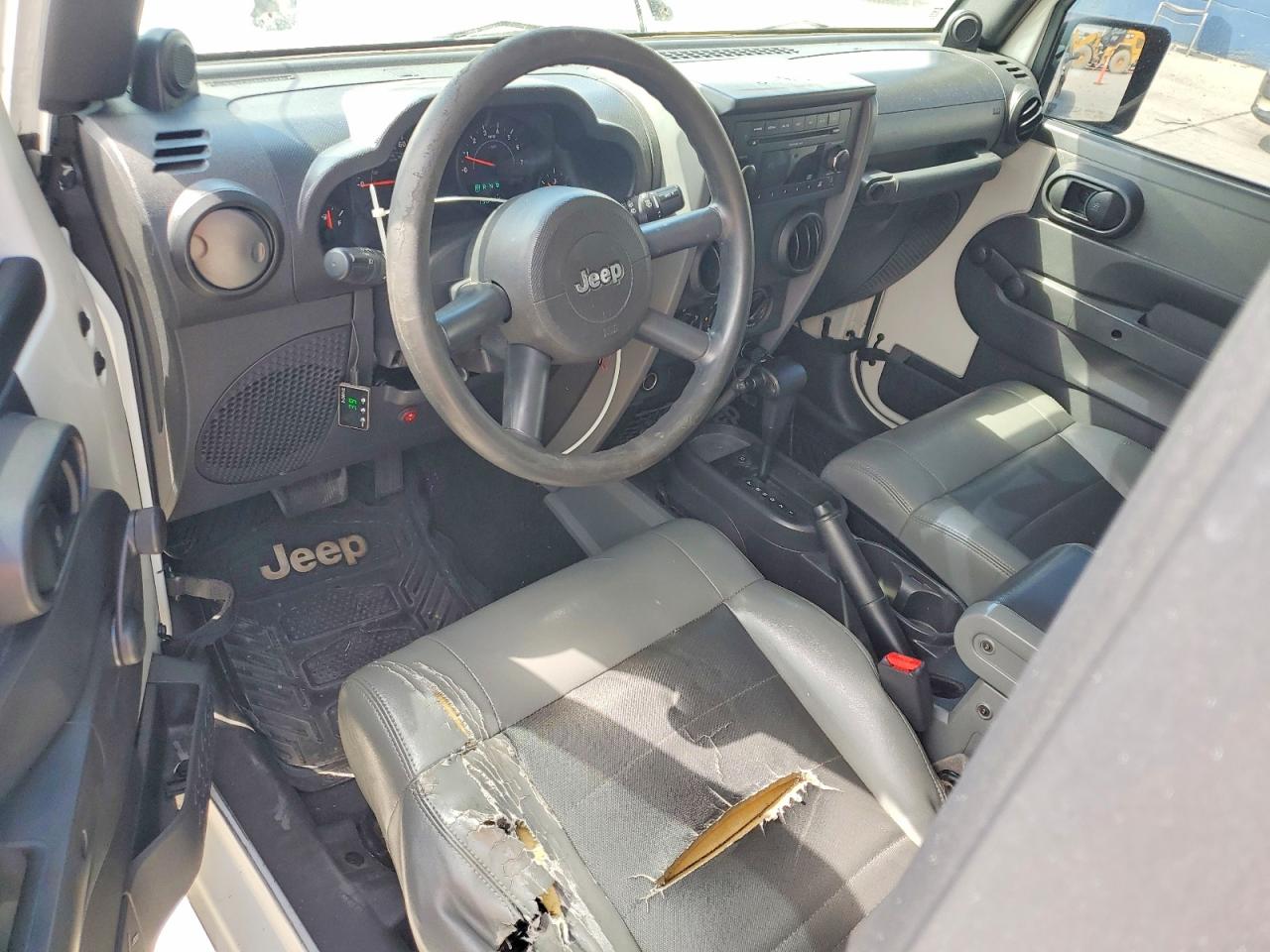 2009 Jeep Wrangler X Белый vin: 1J4FA24199L784545