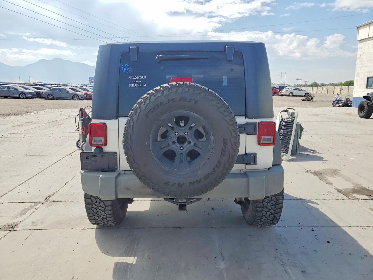 2009 Jeep Wrangler X Белый vin: 1J4FA24199L784545