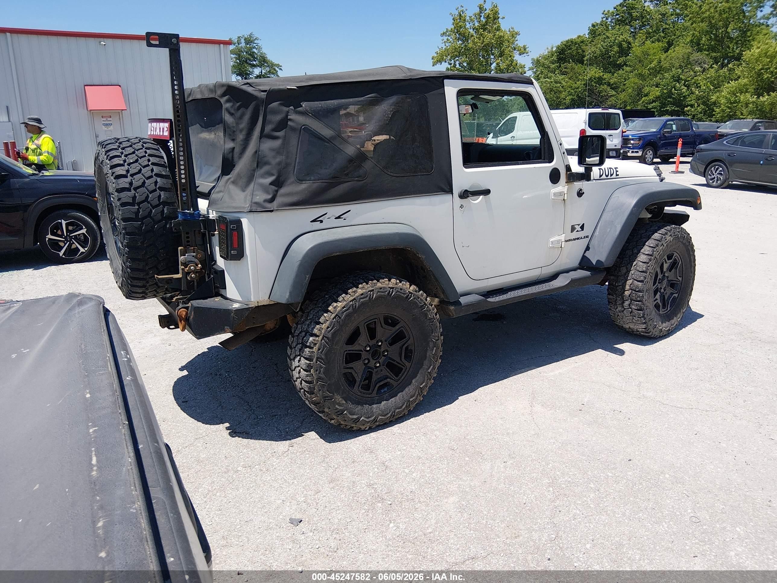 2007 Jeep Wrangler X White vin: 1J4FA241X7L153574