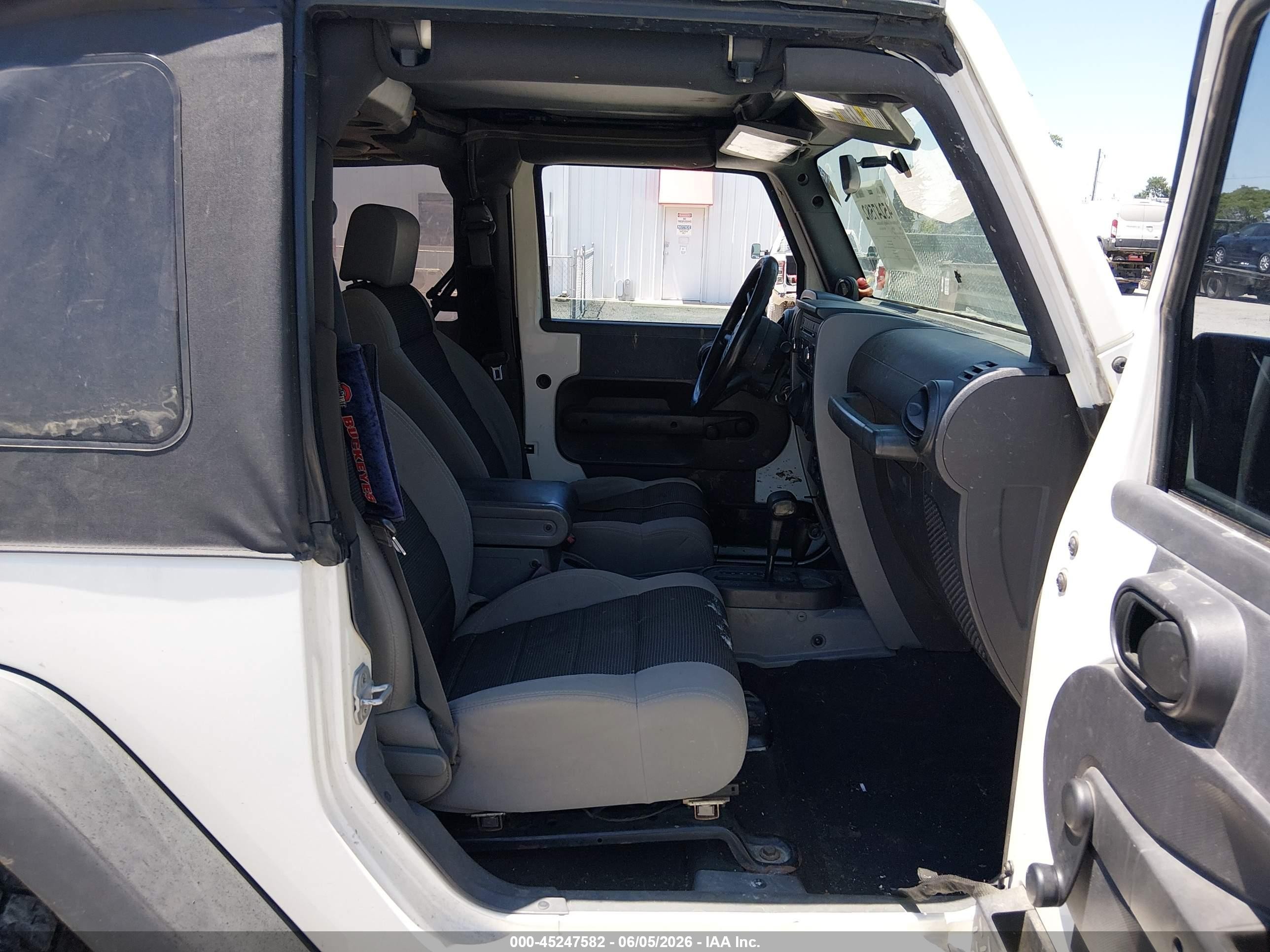 2007 Jeep Wrangler X White vin: 1J4FA241X7L153574