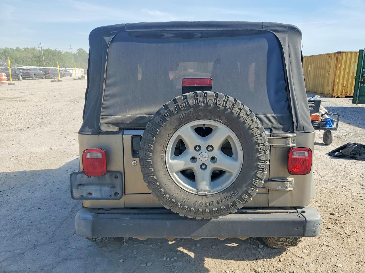 2003 Jeep Wrangler / Tj Se Gold vin: 1J4FA29153P325361