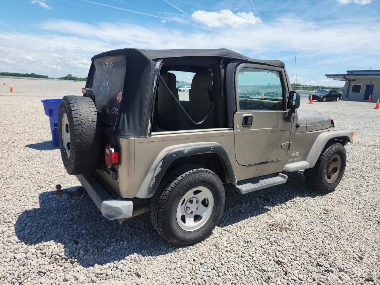 2005 Jeep Wrangler / Tj Se Cream vin: 1J4FA291X5P311877