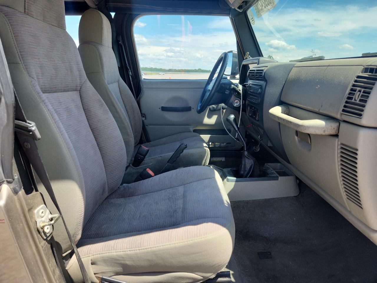 2005 Jeep Wrangler / Tj Se Cream vin: 1J4FA291X5P311877