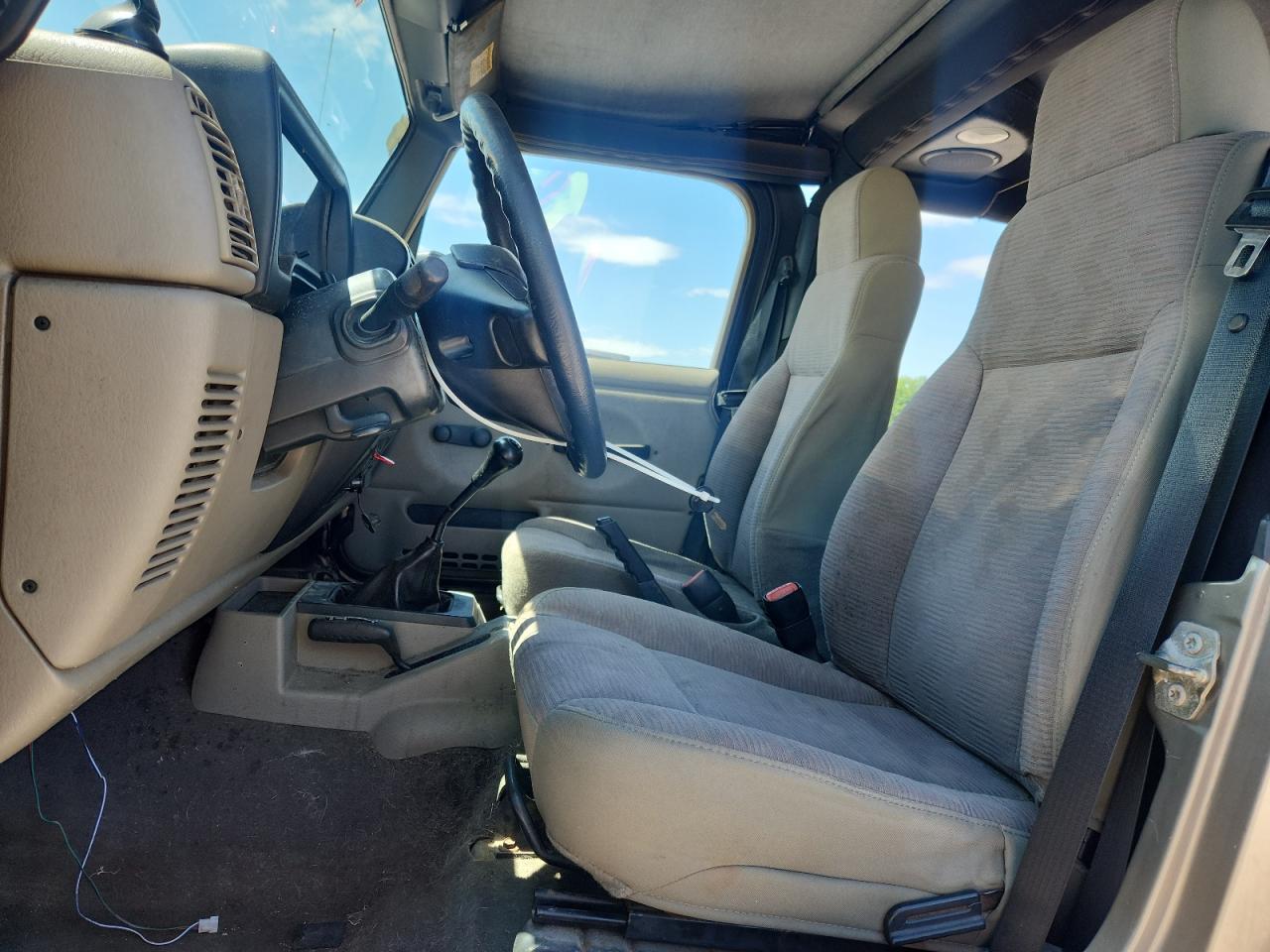 2005 Jeep Wrangler / Tj Se Cream vin: 1J4FA291X5P311877