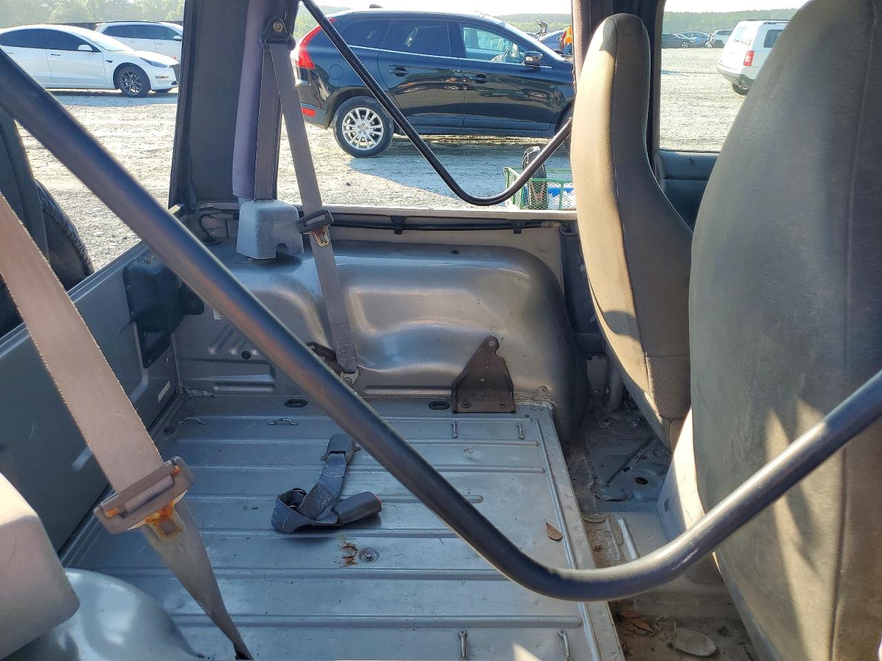 2000 Jeep Wrangler / Tj Se Silver vin: 1J4FA29P5YP714996