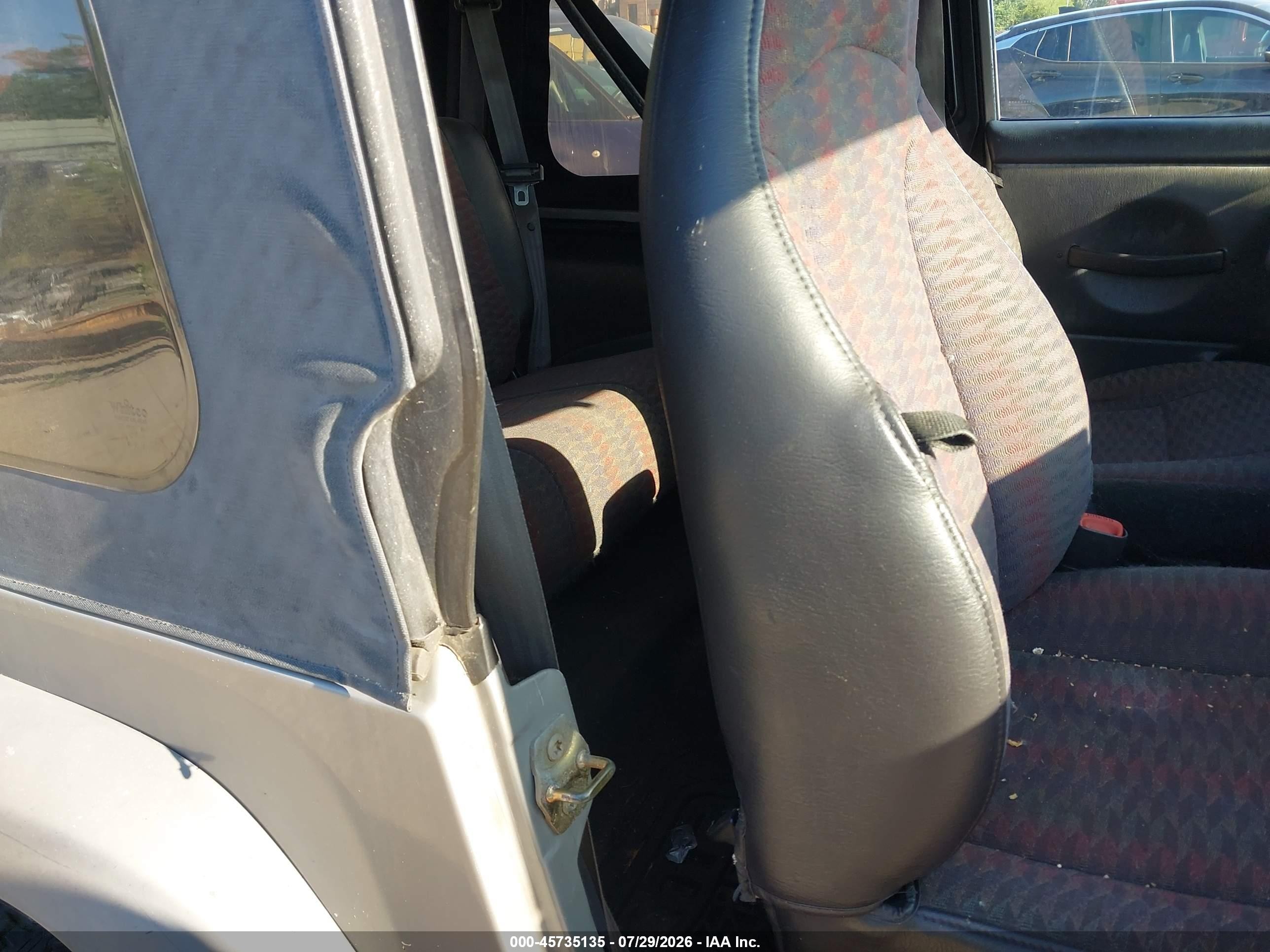 2000 Jeep Wrangler Se Серый vin: 1J4FA29P5YP750767