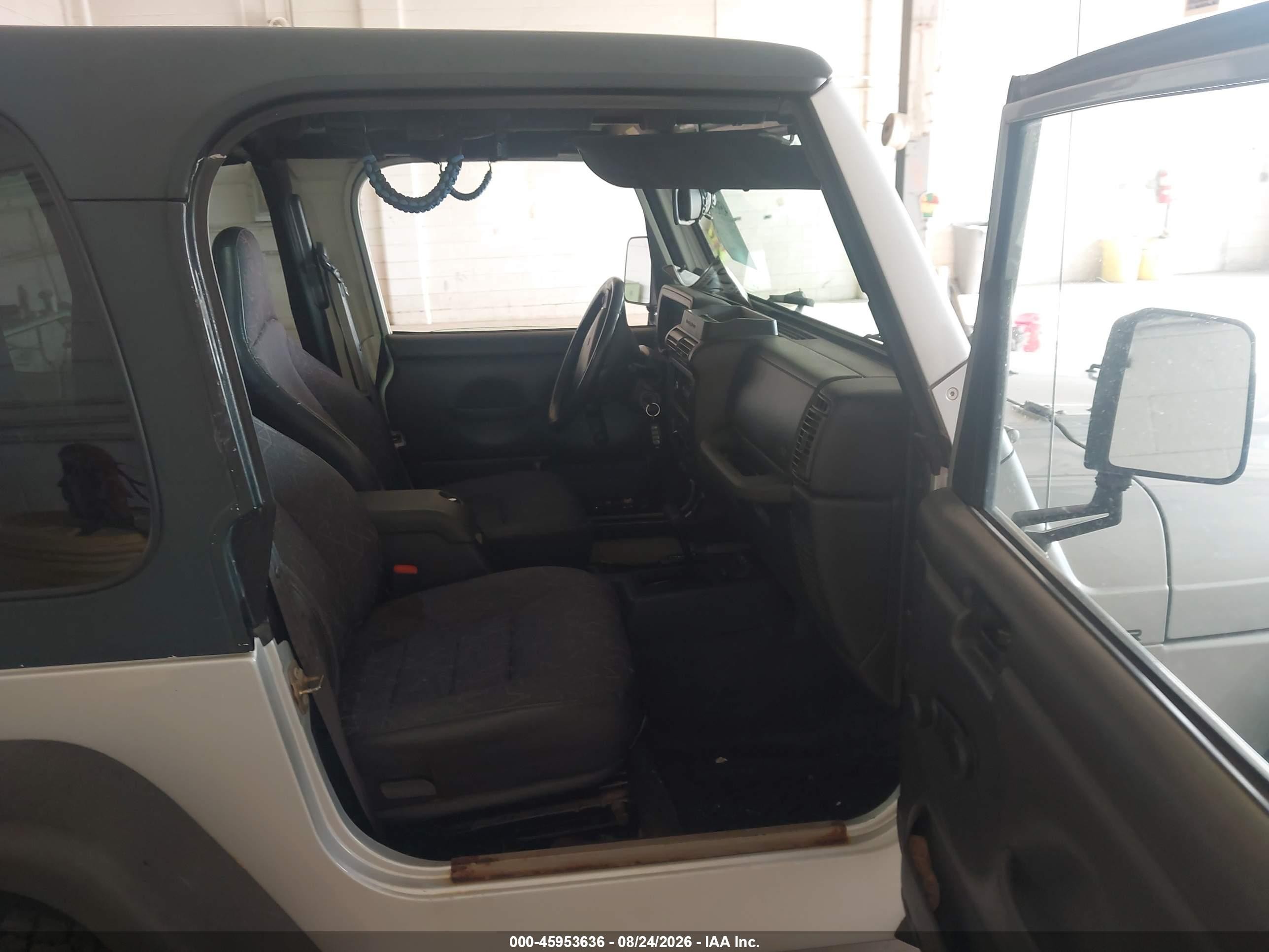 2002 Jeep Wrangler X Серебряный vin: 1J4FA39S02P751049