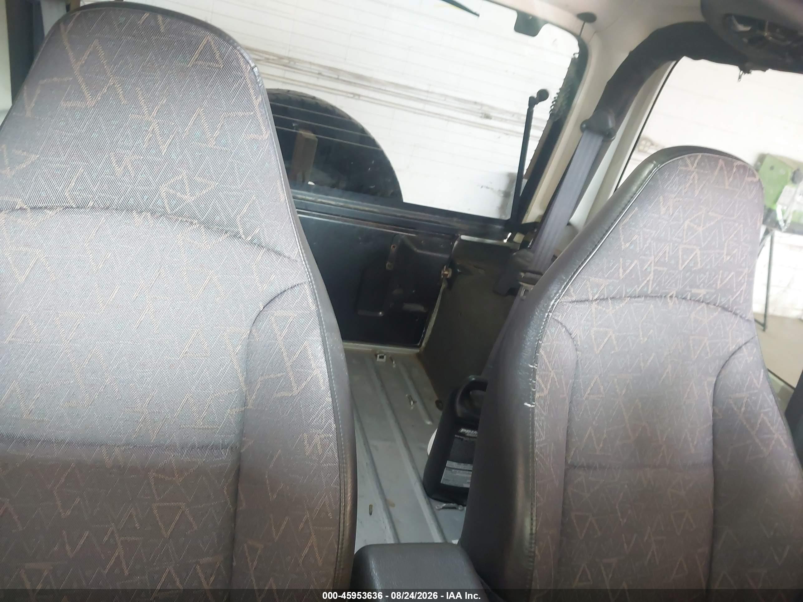 2002 Jeep Wrangler X Серебряный vin: 1J4FA39S02P751049