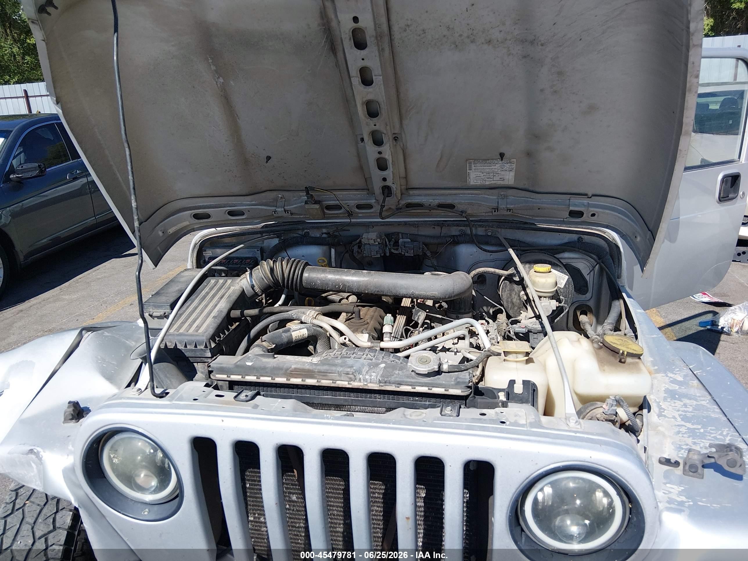 2005 Jeep Wrangler X Серебряный vin: 1J4FA39S05P355174