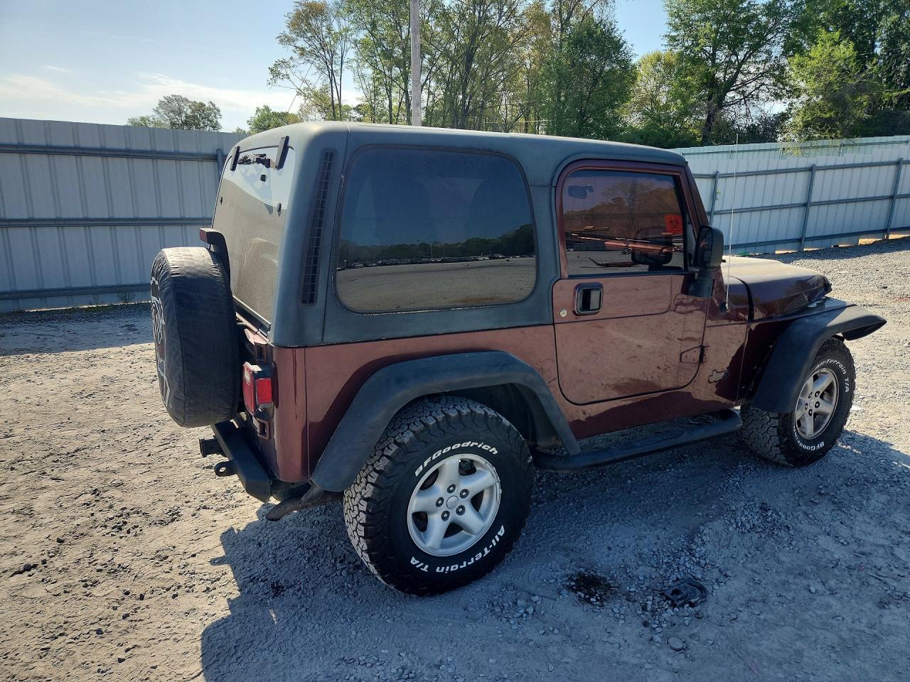 2004 Jeep Wrangler X Burgundy vin: 1J4FA39S14P702851