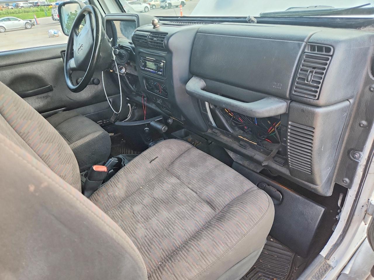 2005 Jeep Wrangler X White vin: 1J4FA39S15P358777