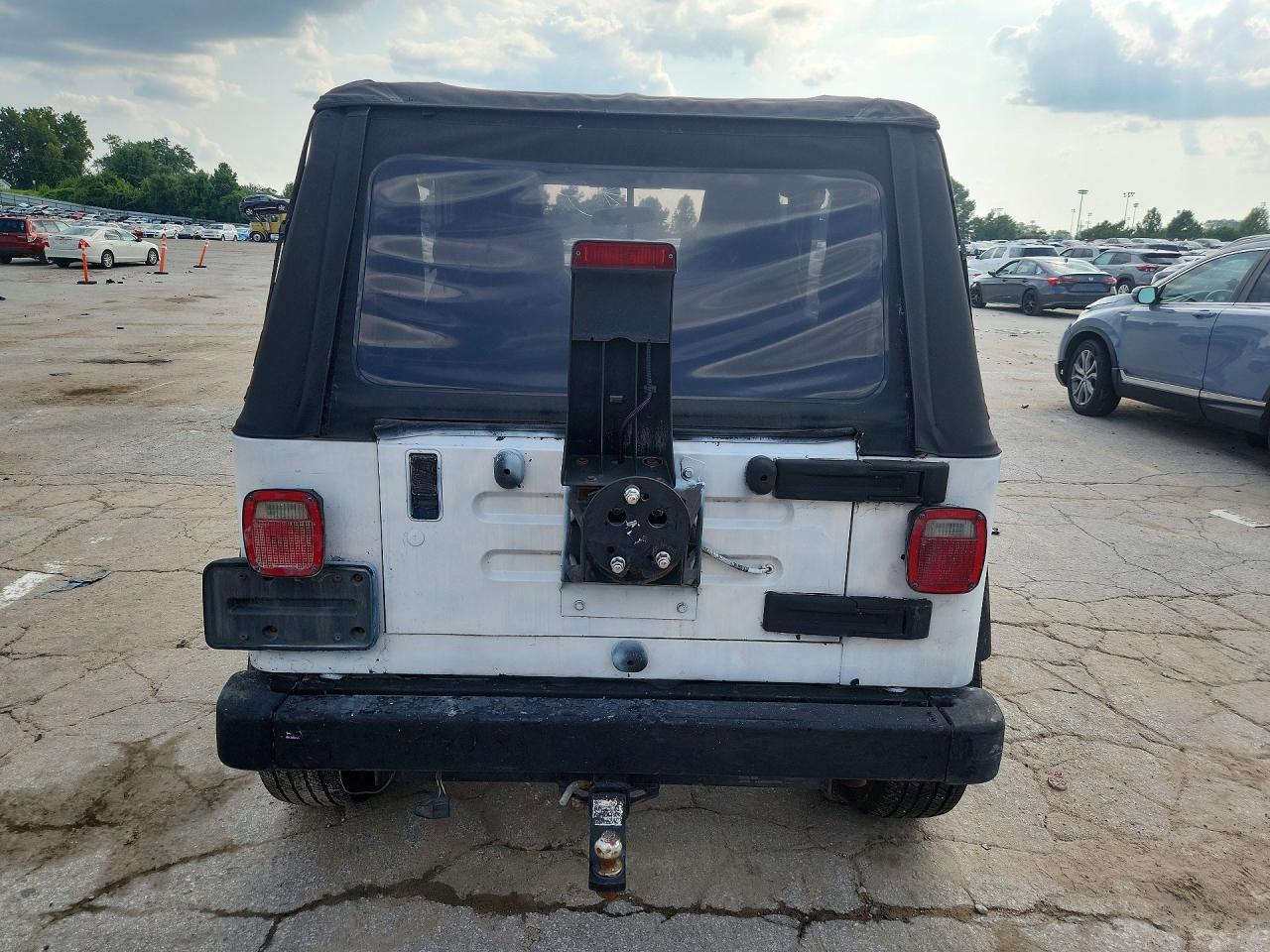2005 Jeep Wrangler X White vin: 1J4FA39S15P358777