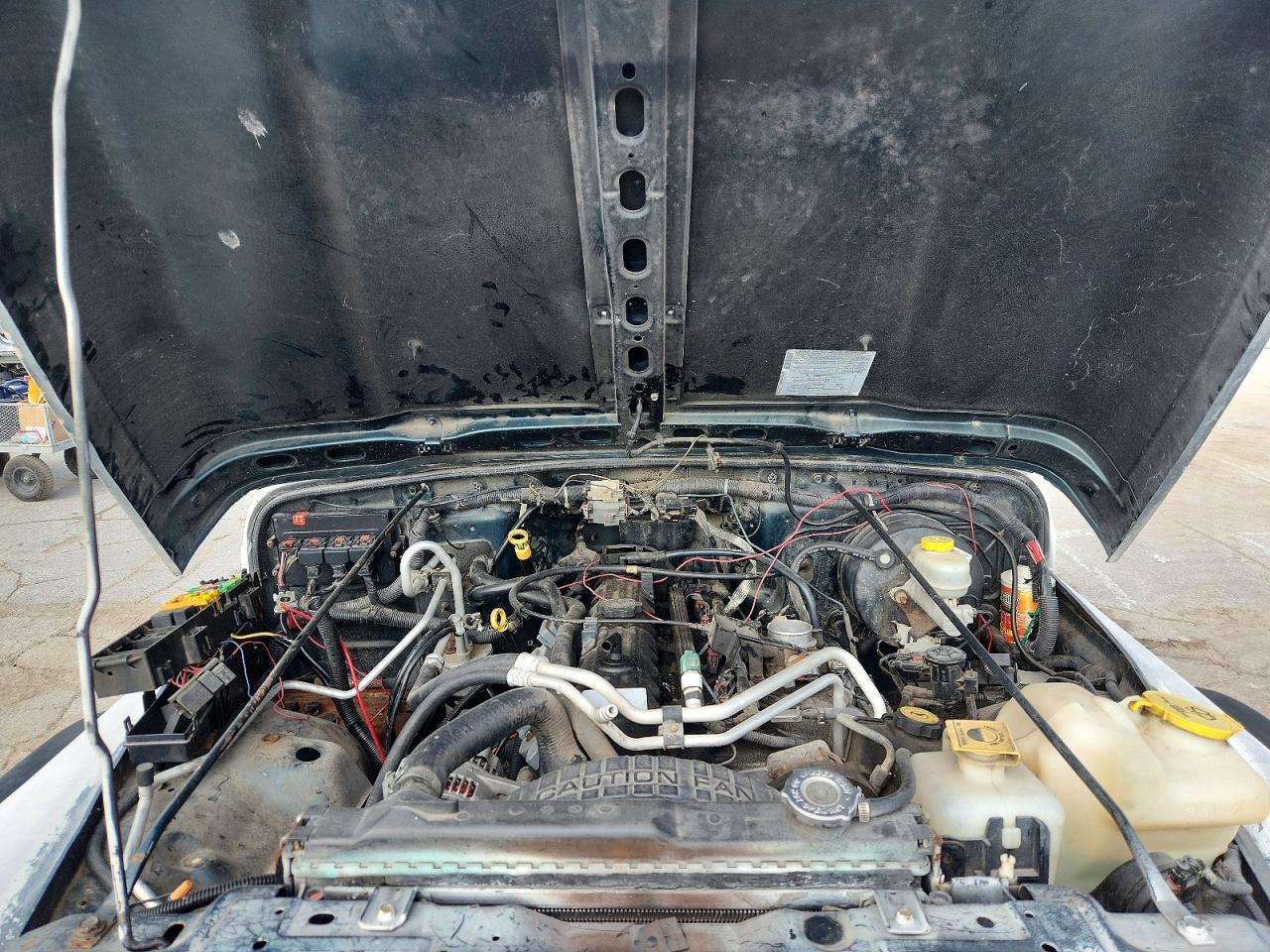 2005 Jeep Wrangler X White vin: 1J4FA39S15P358777