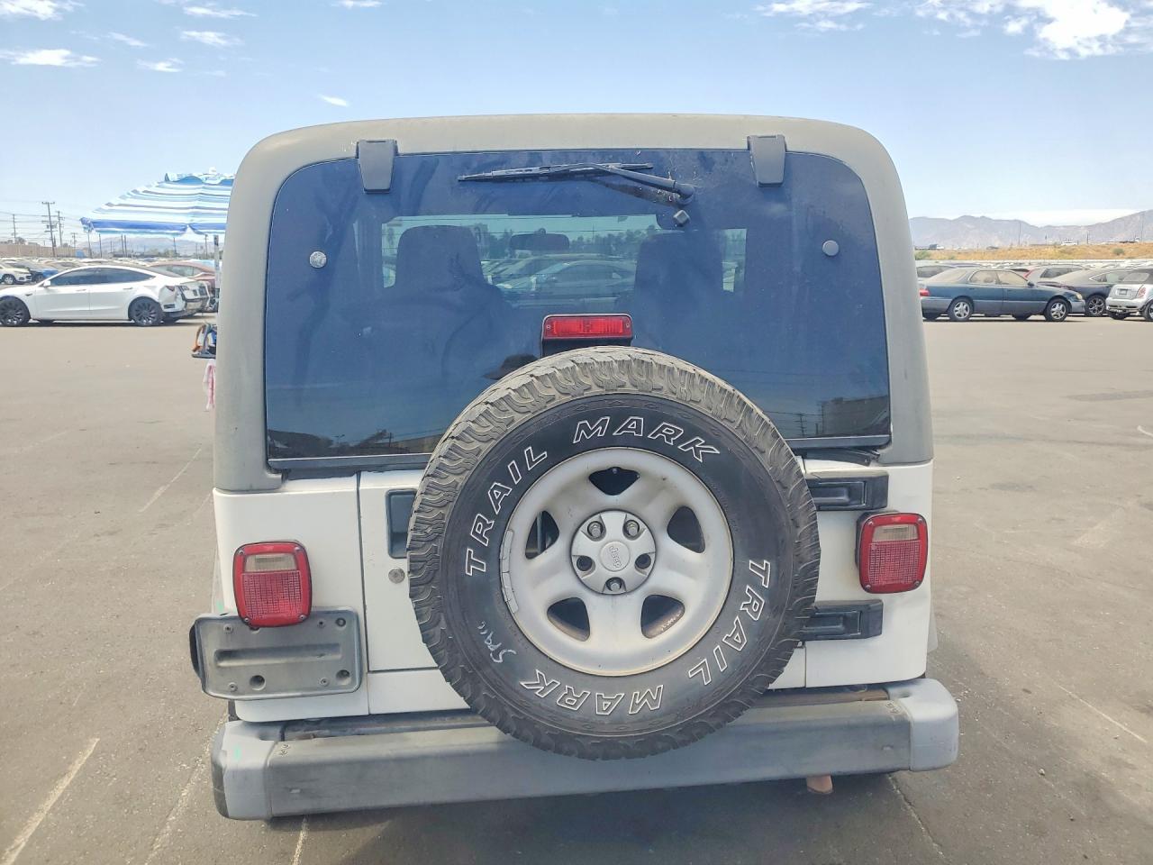 2005 Jeep Wrangler X White vin: 1J4FA39S15P359184
