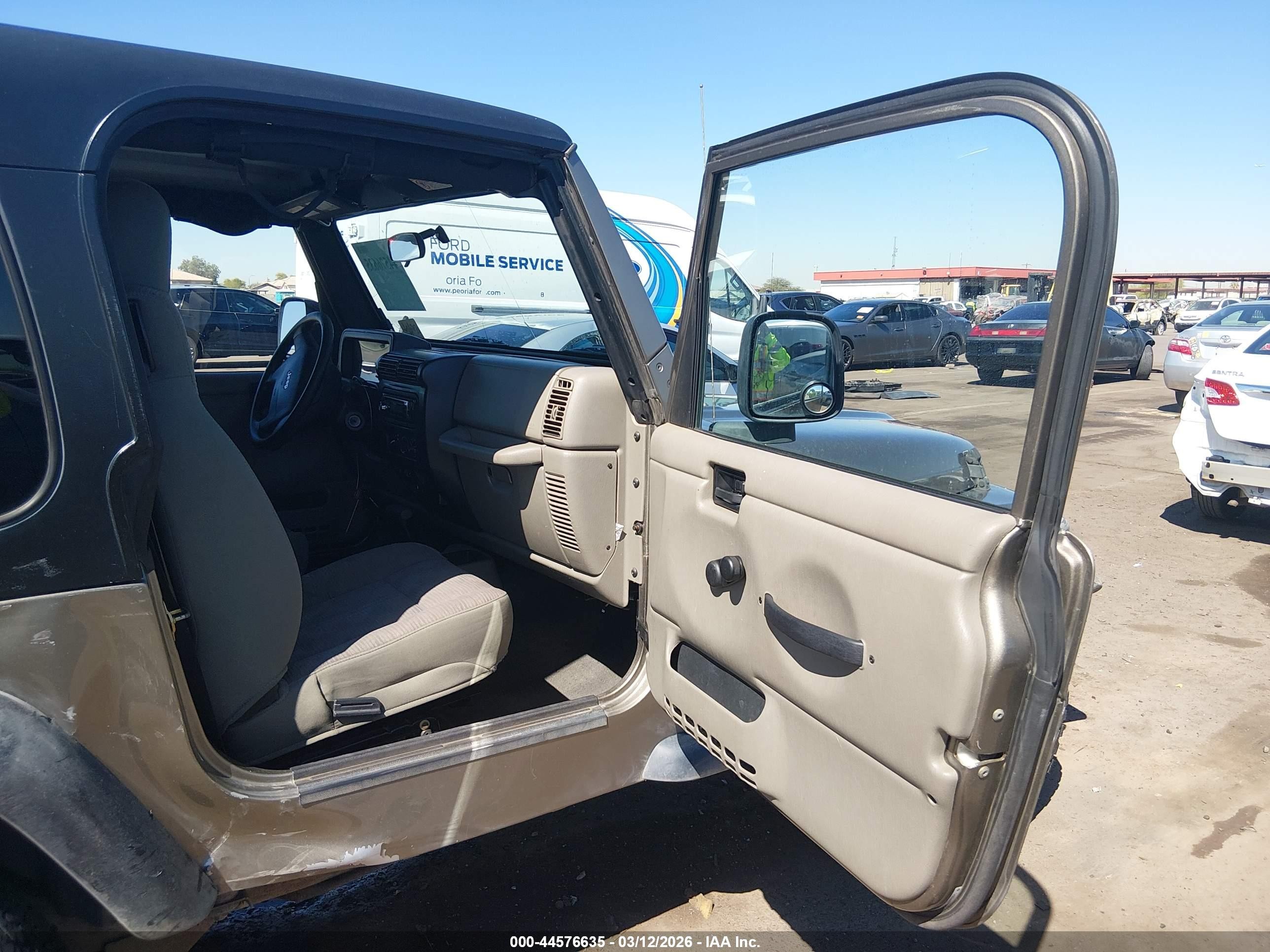 2004 Jeep Wrangler X Бежевый vin: 1J4FA39S24P788932