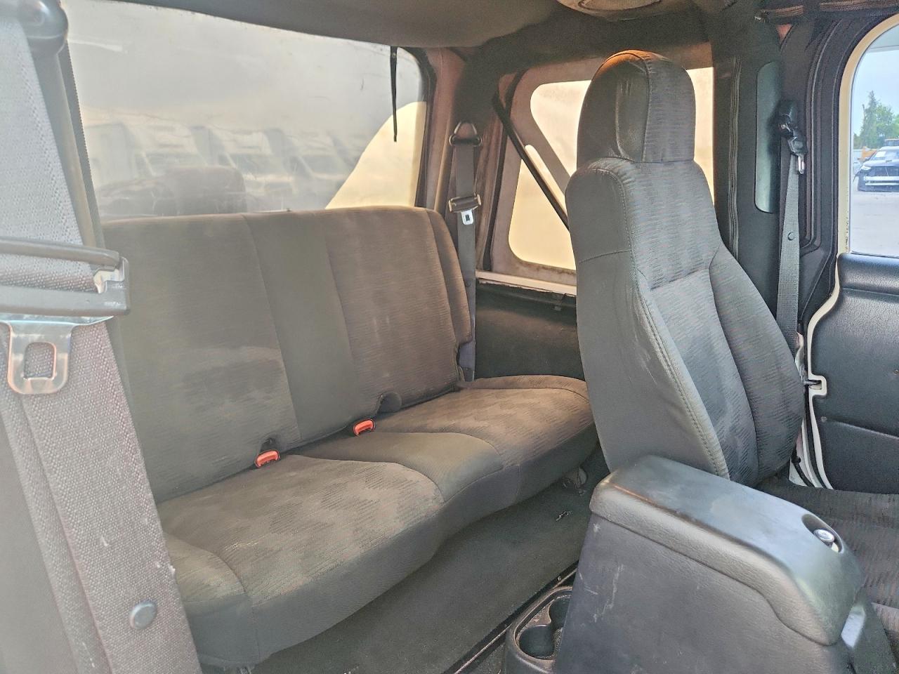 2005 Jeep Wrangler X White vin: 1J4FA39S35P337557