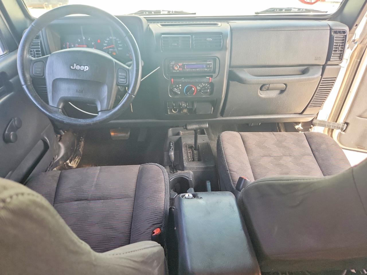 2005 Jeep Wrangler X White vin: 1J4FA39S35P337557
