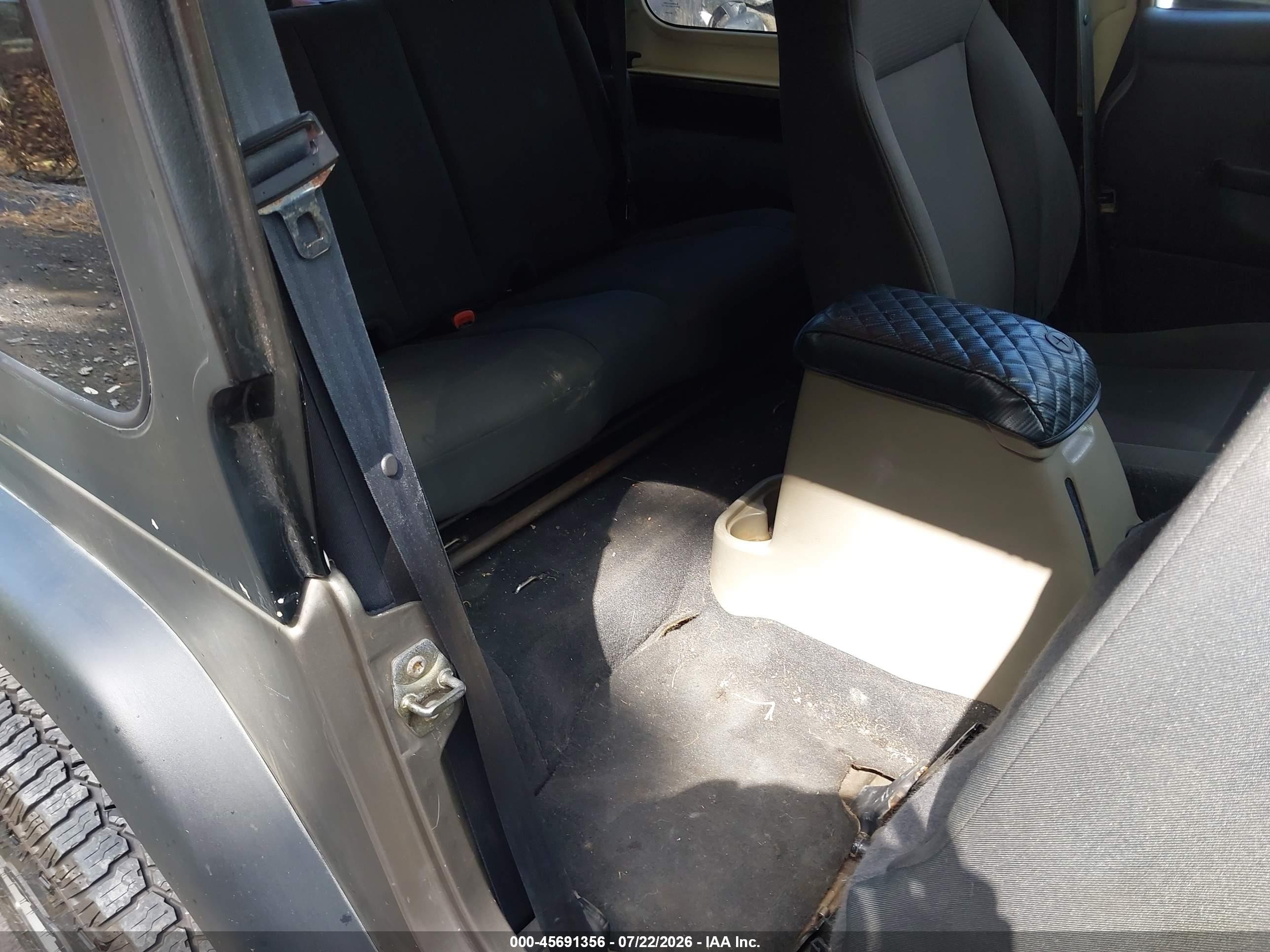 2004 Jeep Wrangler X Beige vin: 1J4FA39S54P793073