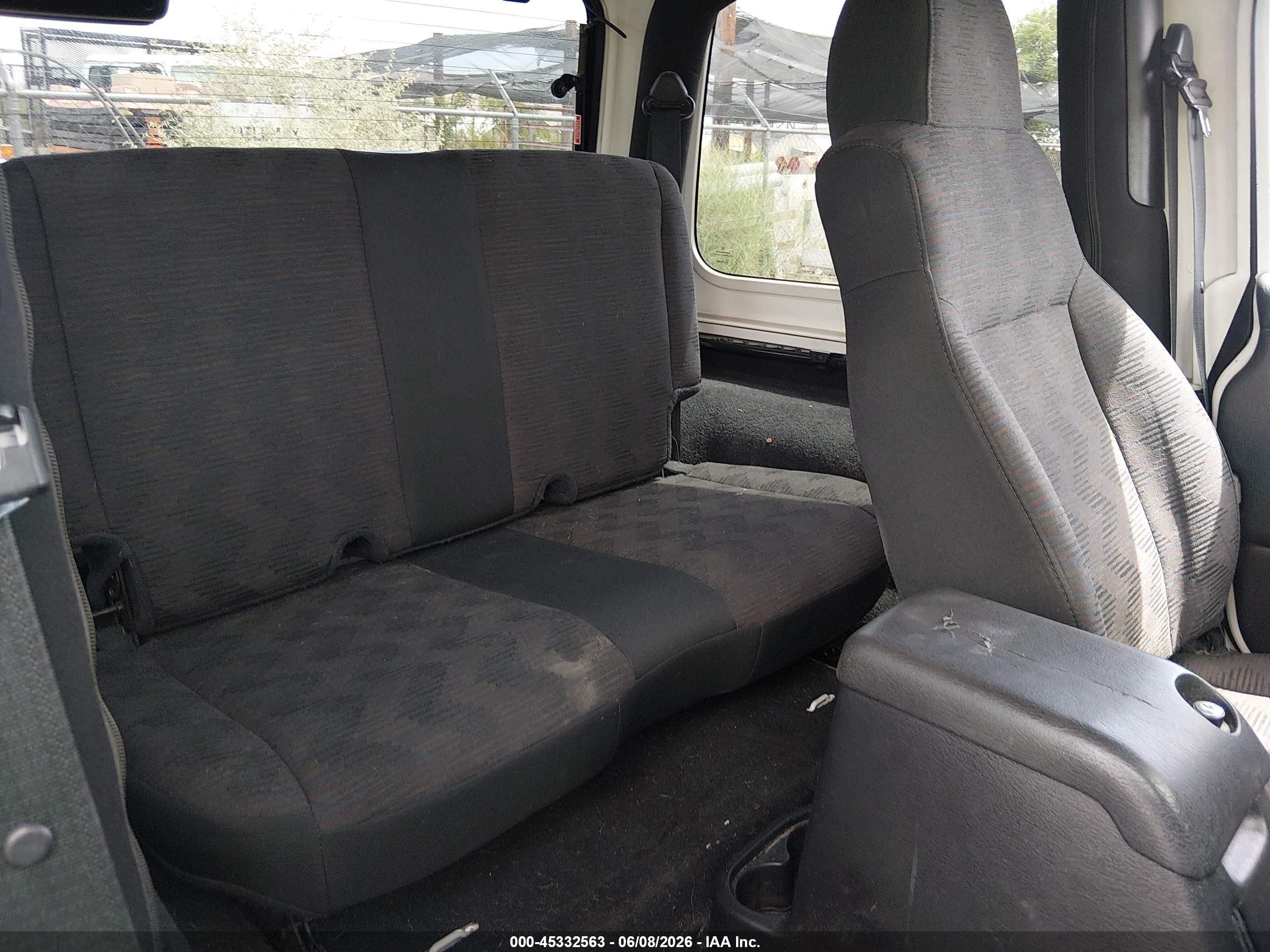 2005 Jeep Wrangler X White vin: 1J4FA39S75P365426