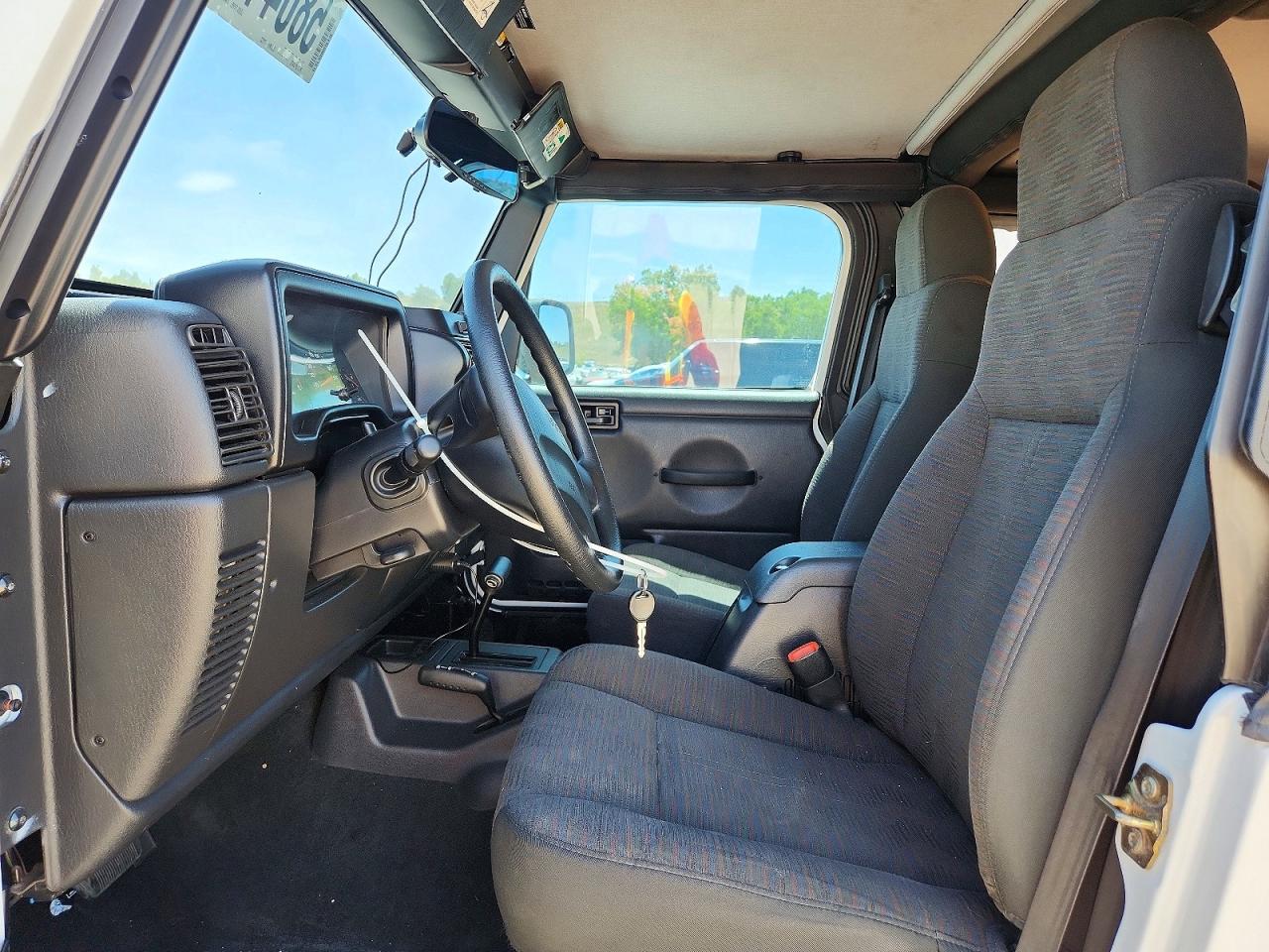 2004 Jeep Wrangler X White vin: 1J4FA39S94P700586