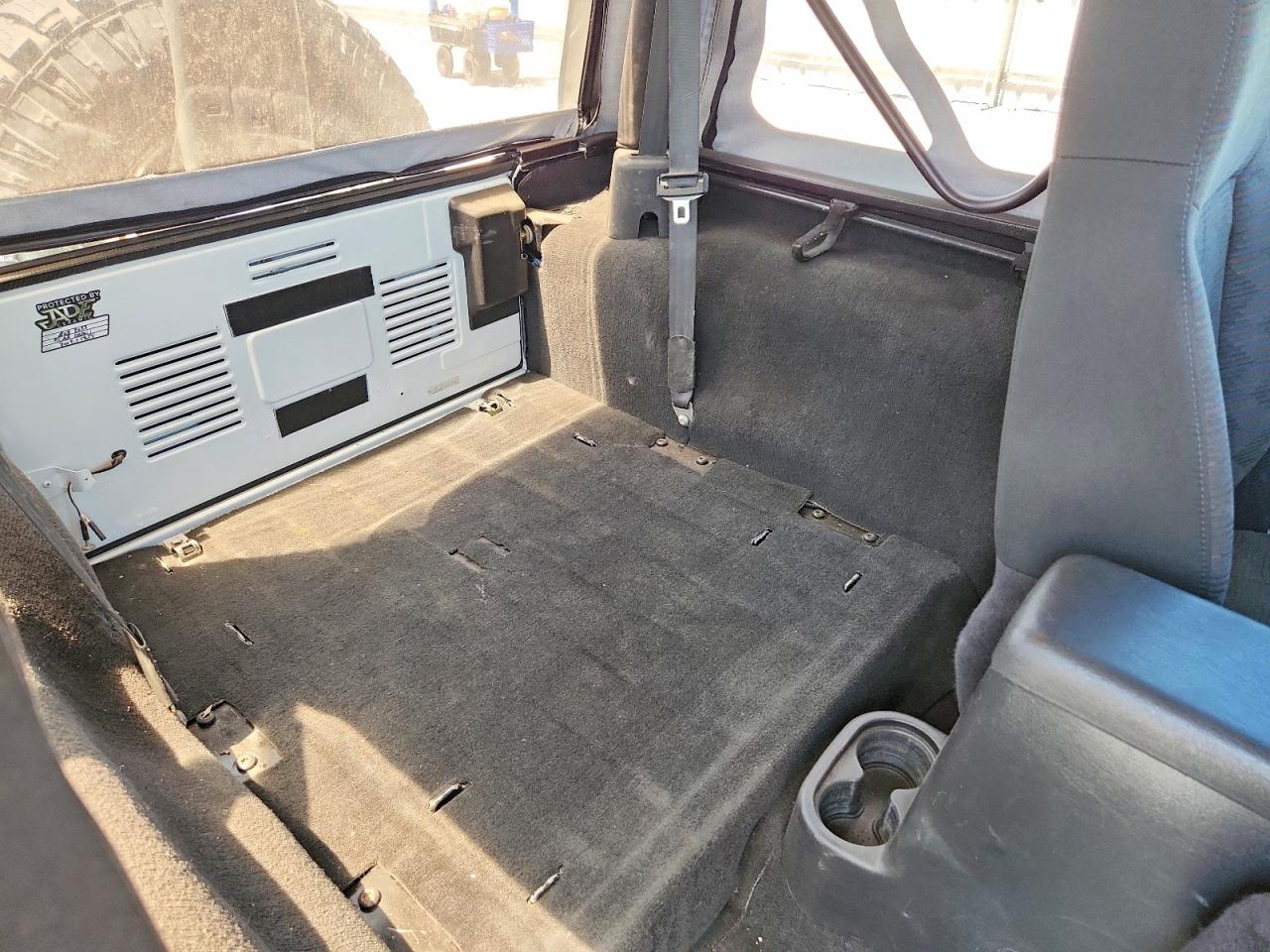 2004 Jeep Wrangler X White vin: 1J4FA39S94P700586