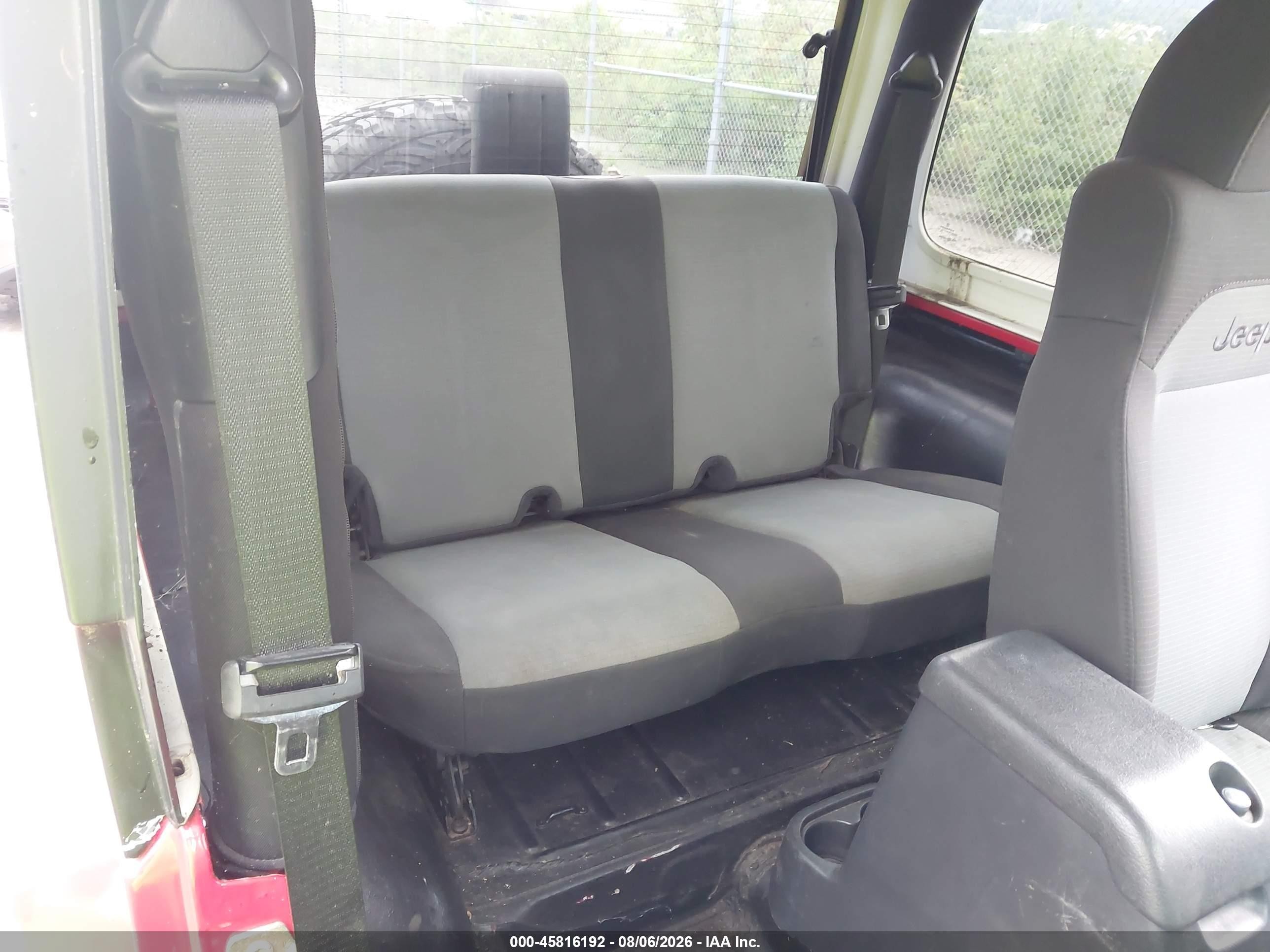 2005 Jeep Wrangler X Red vin: 1J4FA39S95P372619