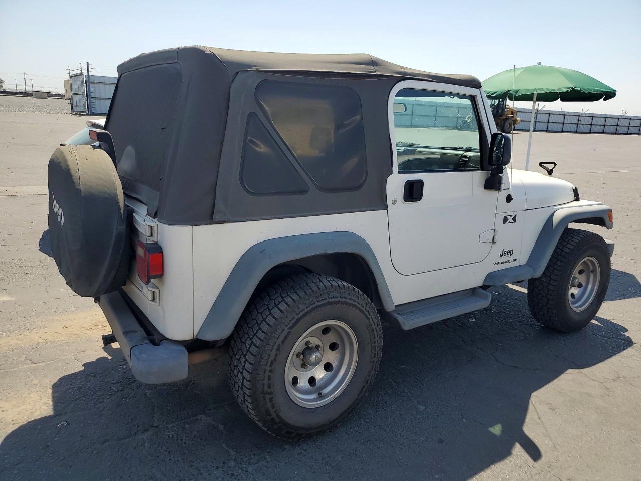 2004 Jeep Wrangler X White vin: 1J4FA39SX4P749537