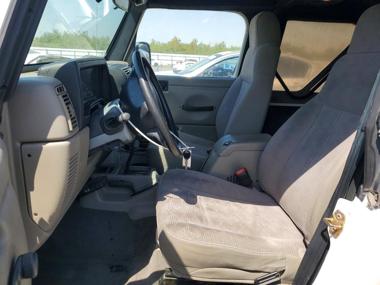2004 Jeep Wrangler X White vin: 1J4FA39SX4P749537