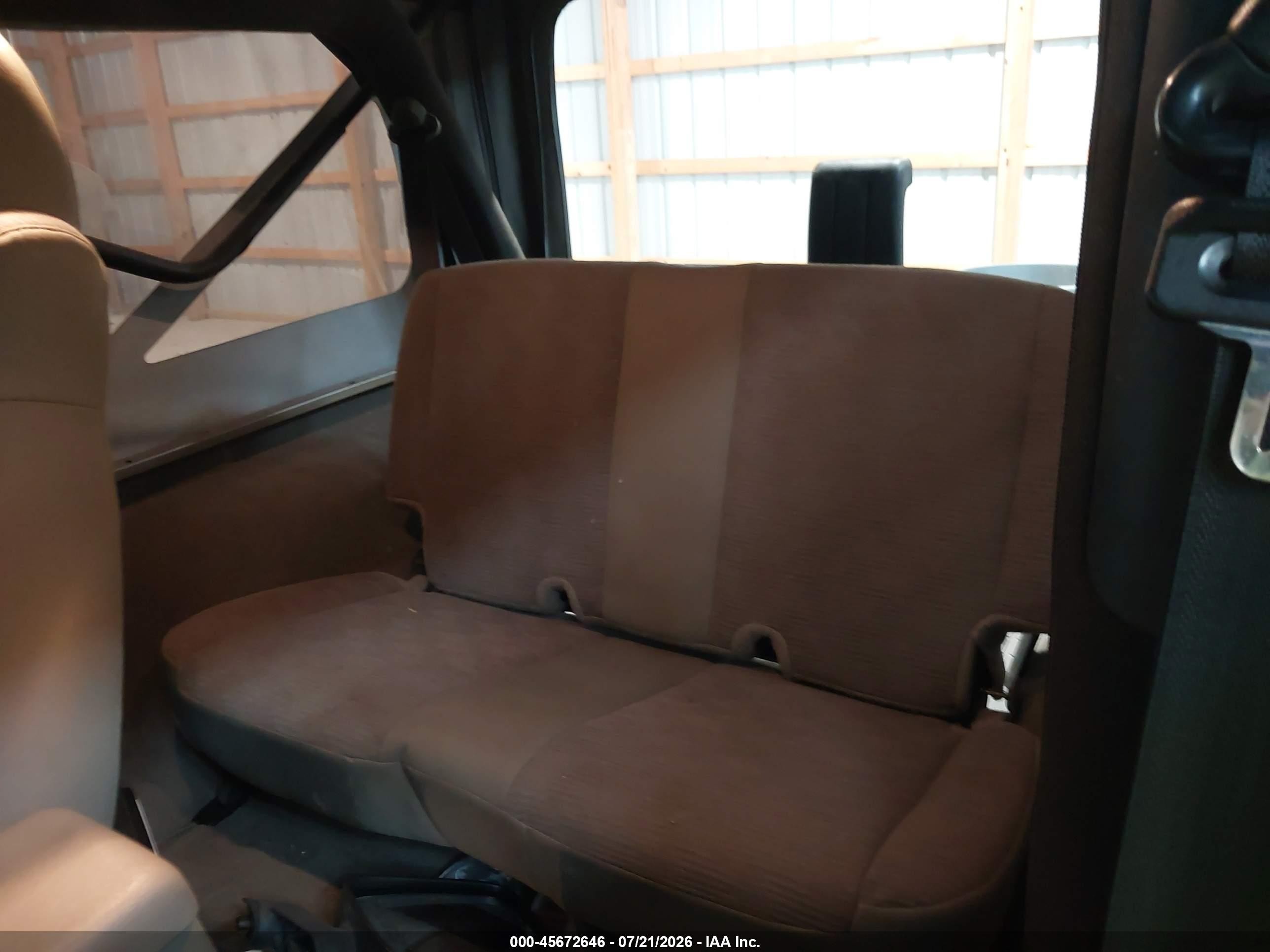 2005 Jeep Wrangler Unlimited Tan vin: 1J4FA44S05P320034